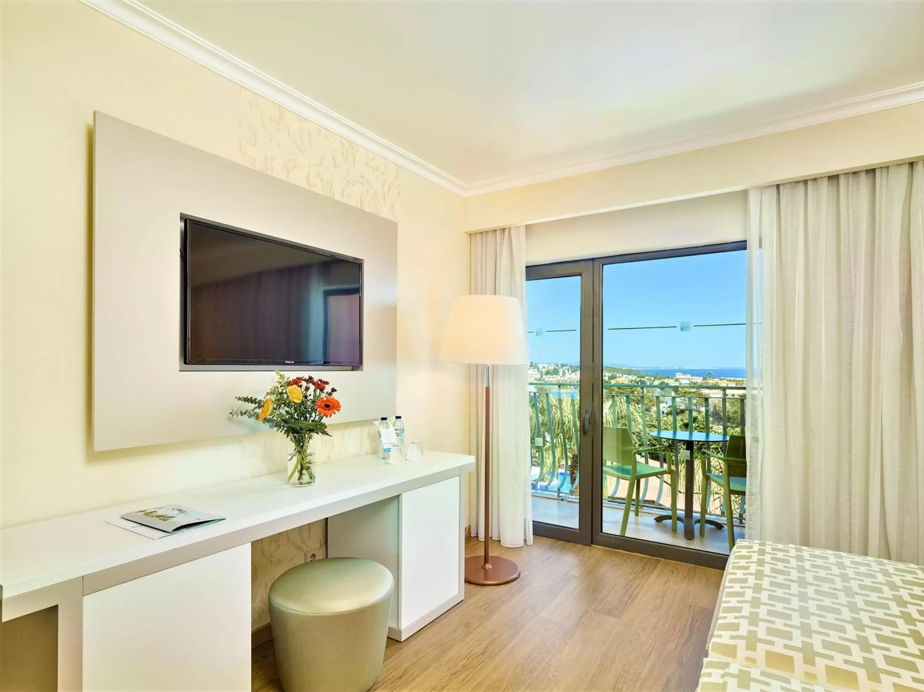 Bedroom, TV/Entertainment Center in Hotel Baia Grande