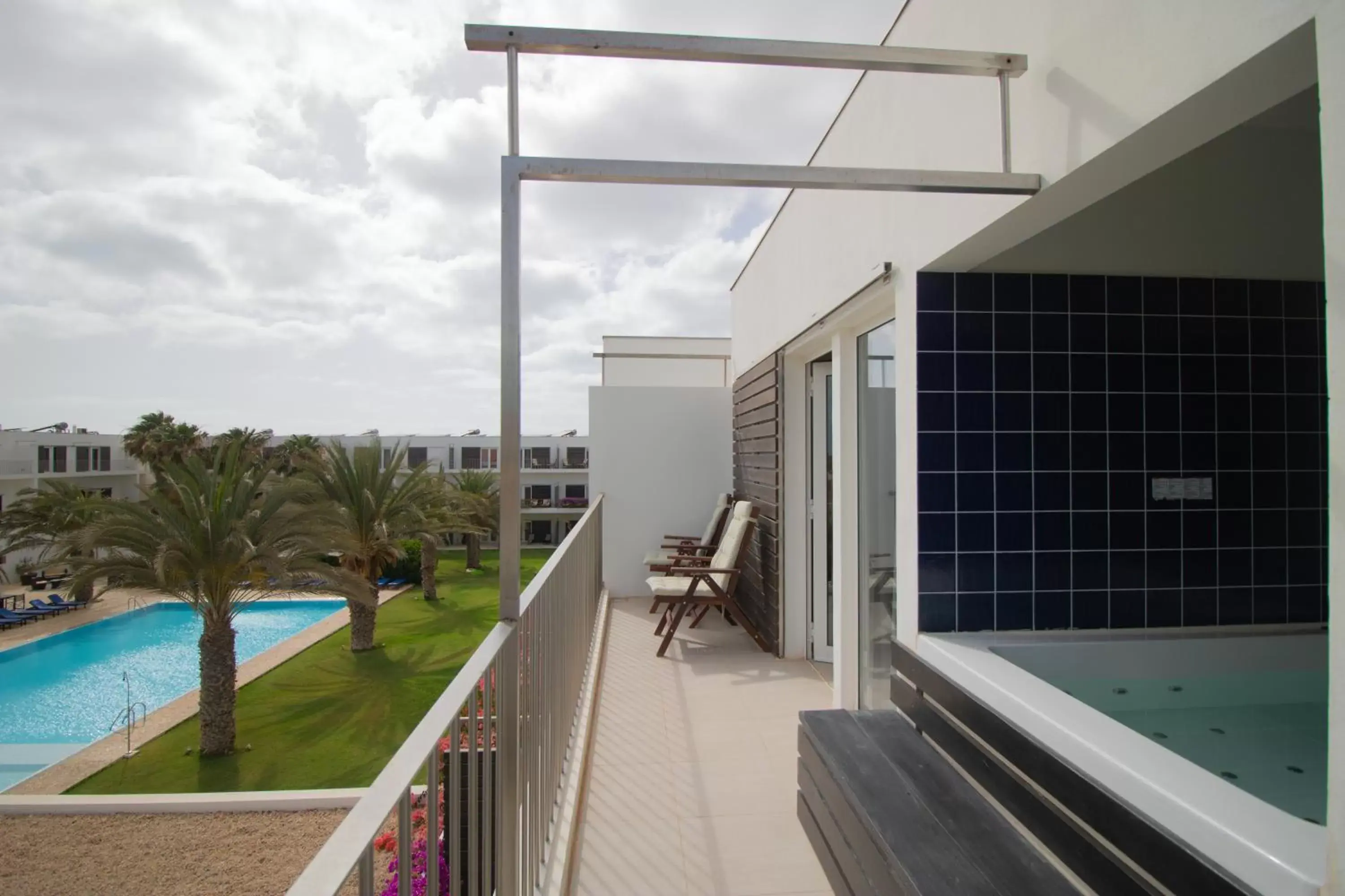 Balcony/Terrace, Pool View in Hotel Dunas de Sal