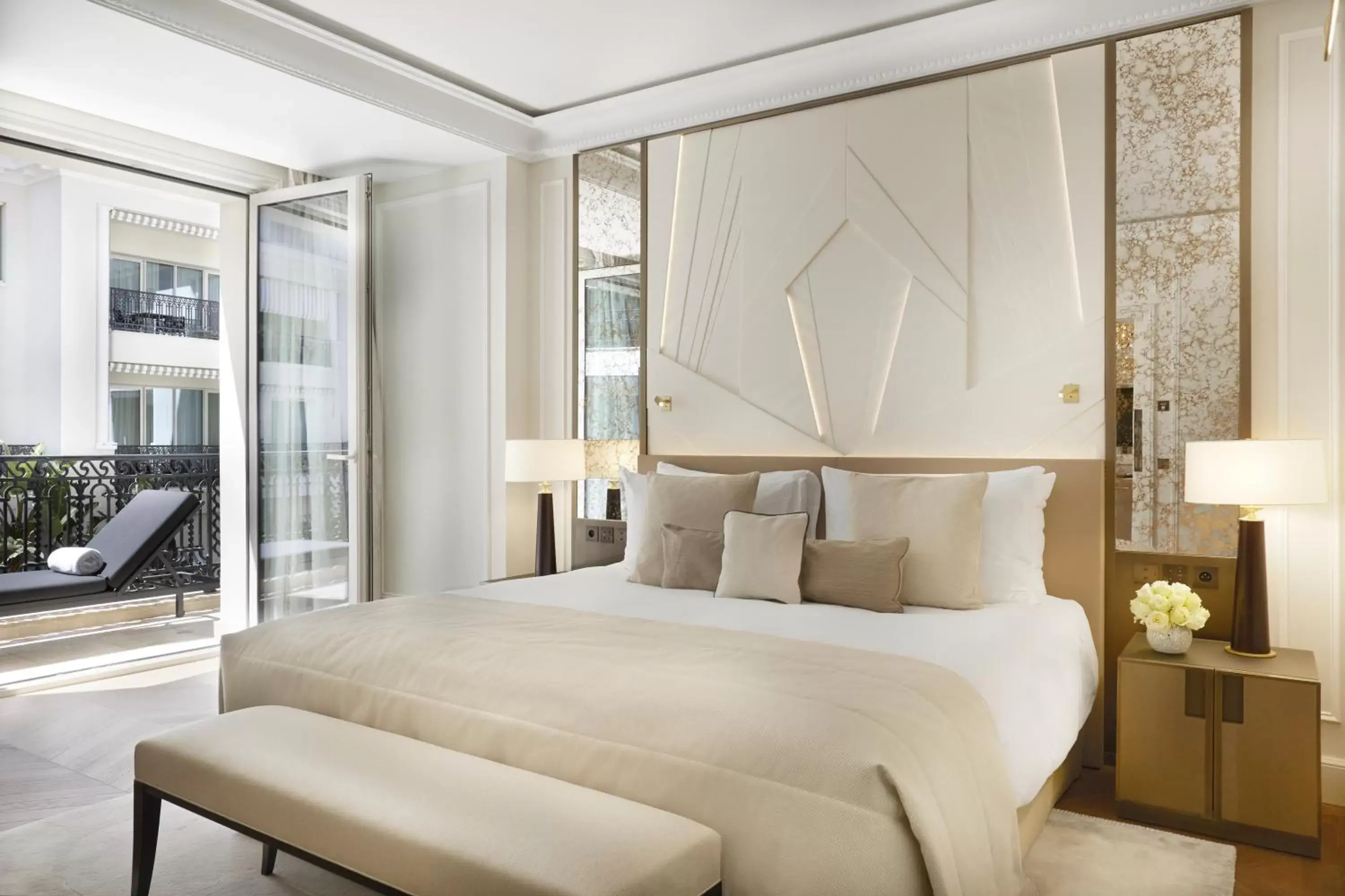 Bedroom, Bed in Hôtel de Paris Monte-Carlo