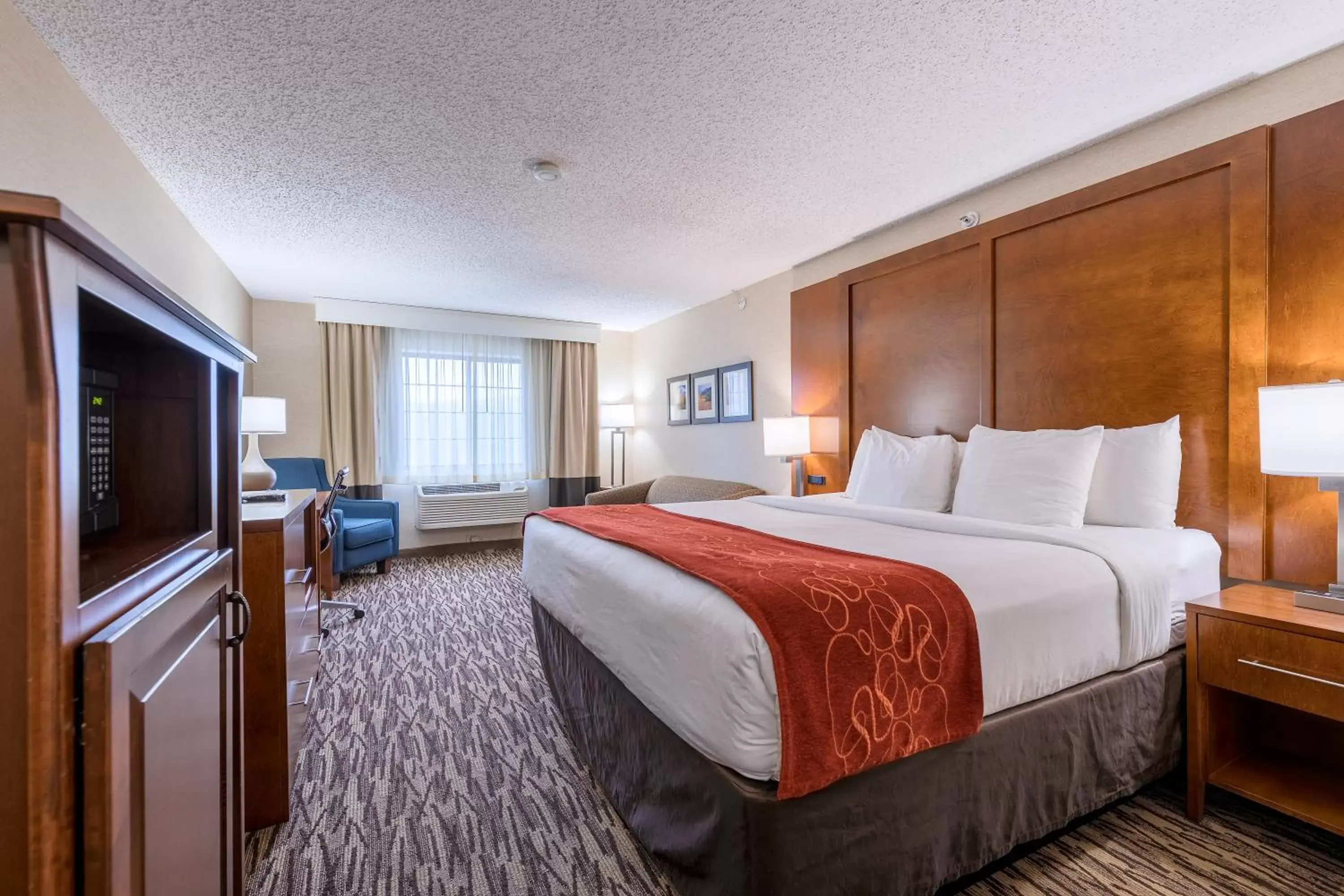 Bed in Comfort Suites Golden West on Evergreen Parkway