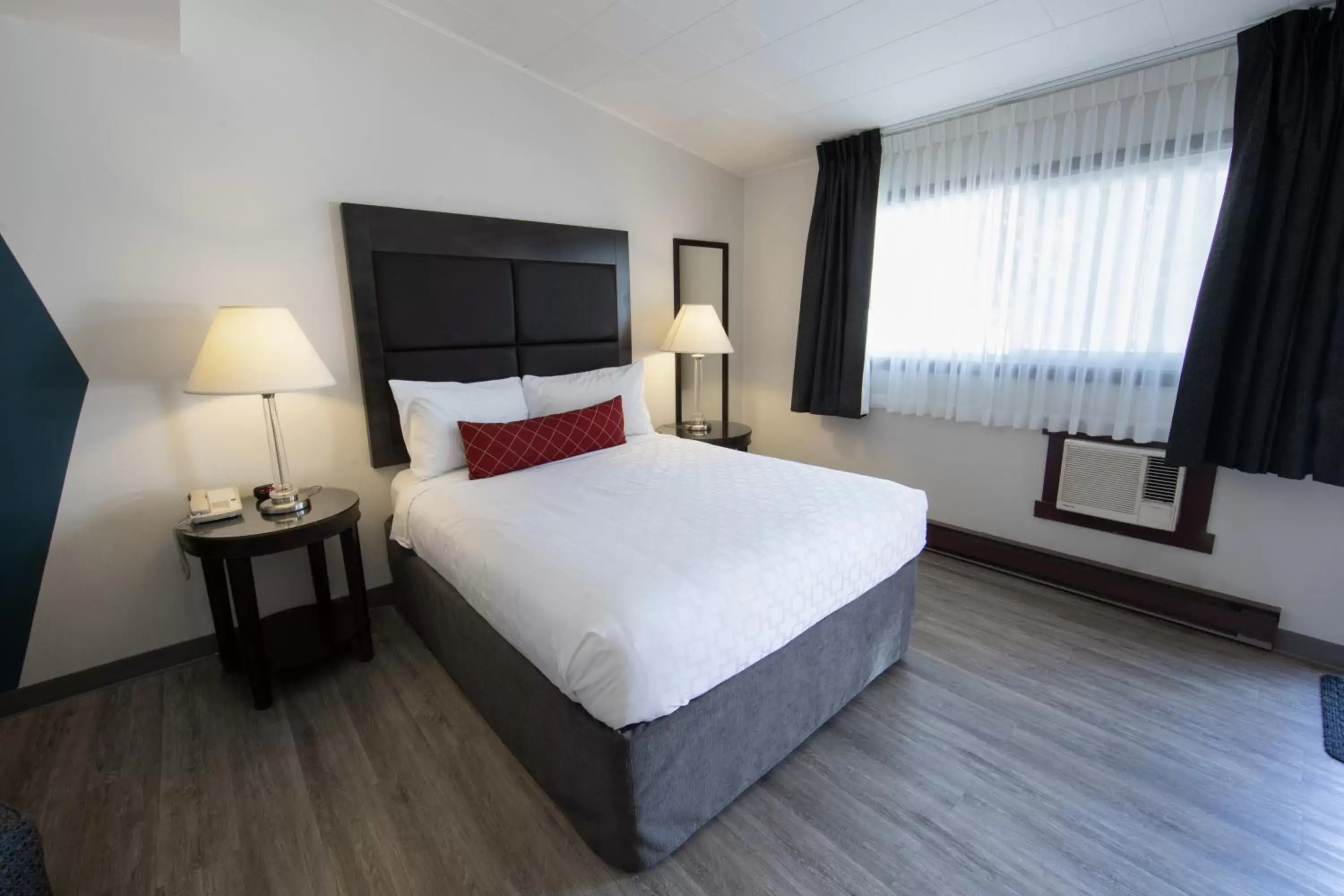 Bedroom, Bed in SureStay Hotel by Best Western Castlegar
