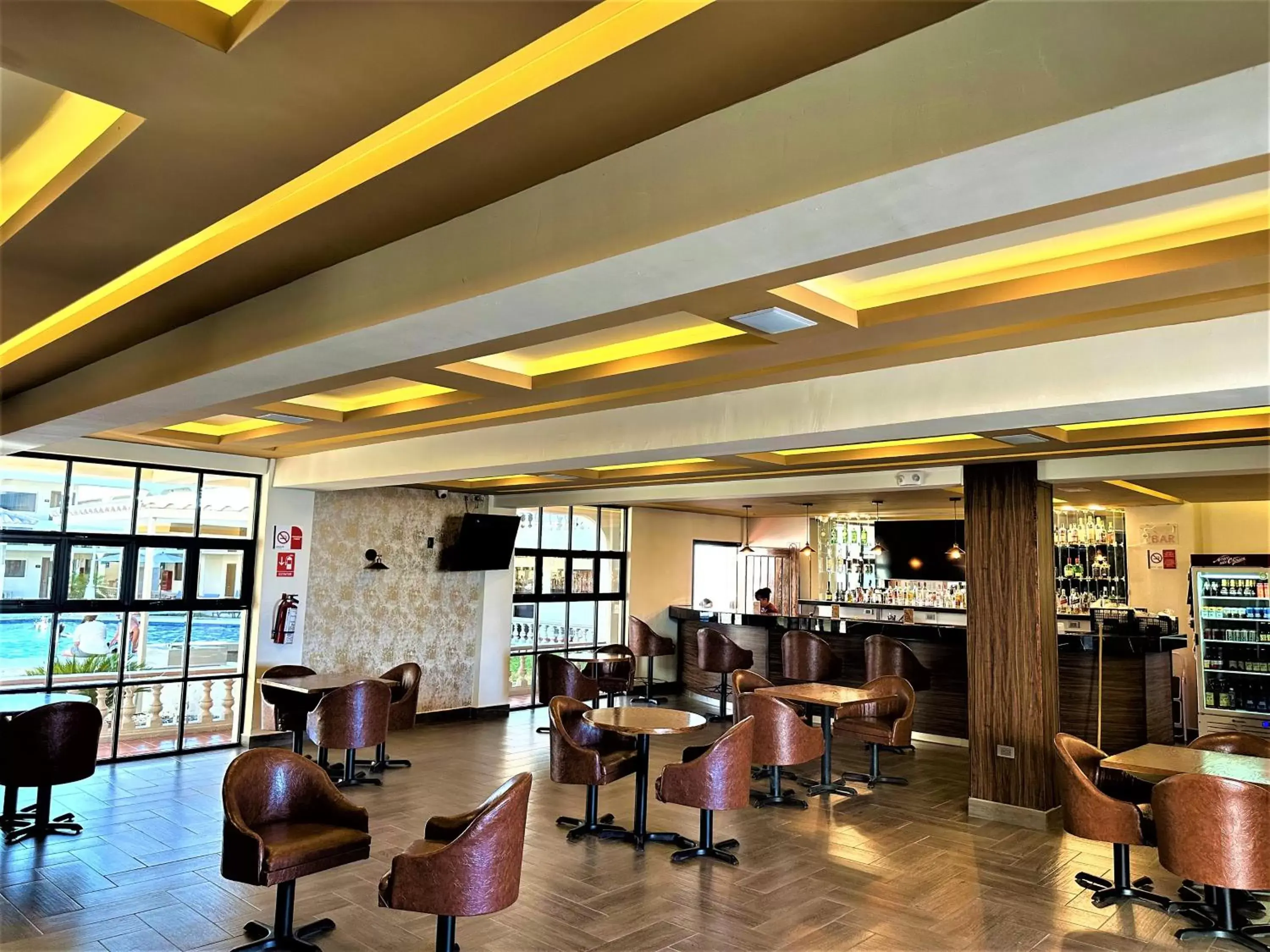 Lounge or bar, Restaurant/Places to Eat in KAVIA MEOQUI HOTEL & SUITES