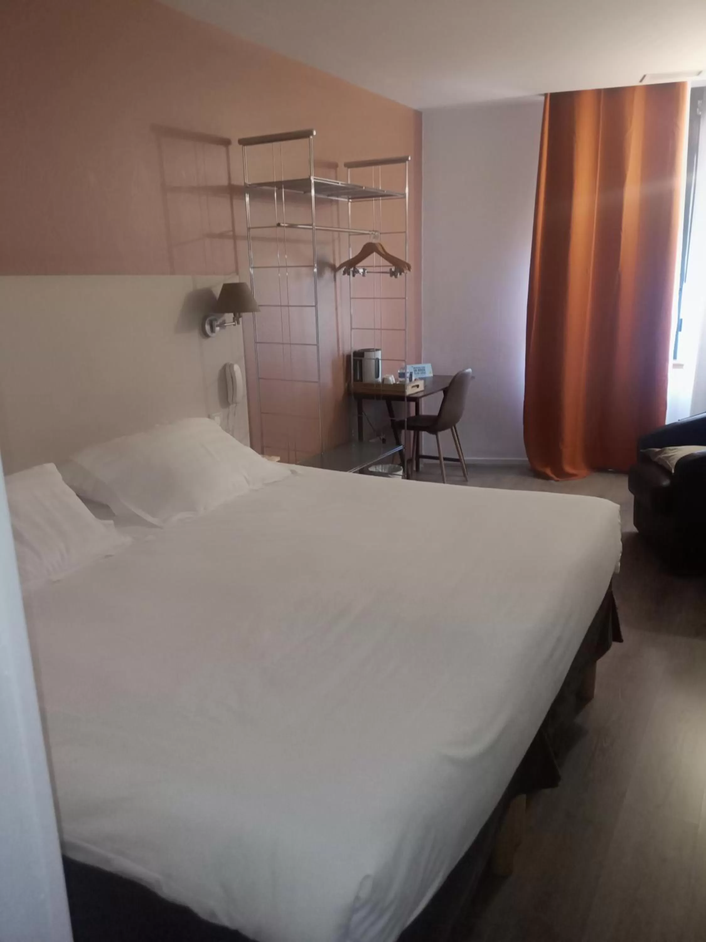 Photo of the whole room in Logis Hôtel La Bastide des Oliviers