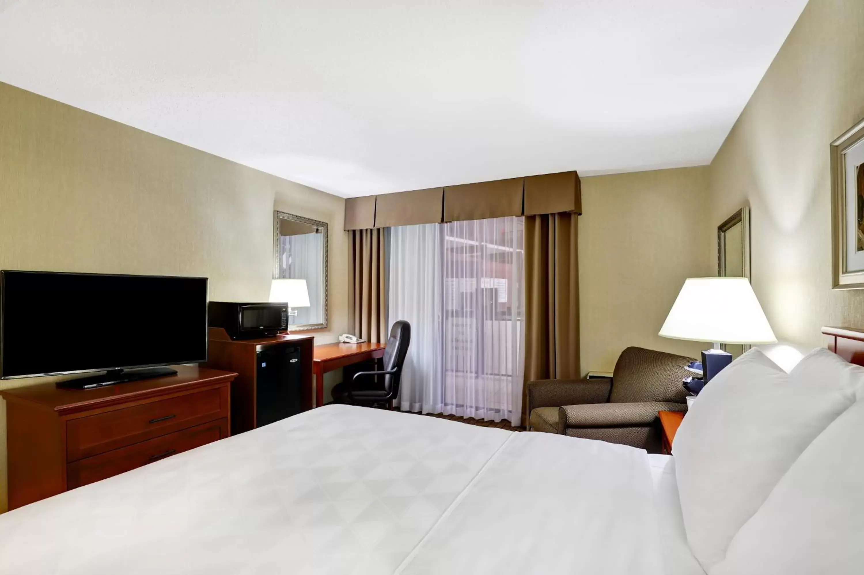 Photo of the whole room, TV/Entertainment Center in Holiday Inn Burlington Hotel & Conference Centre, an IHG Hotel