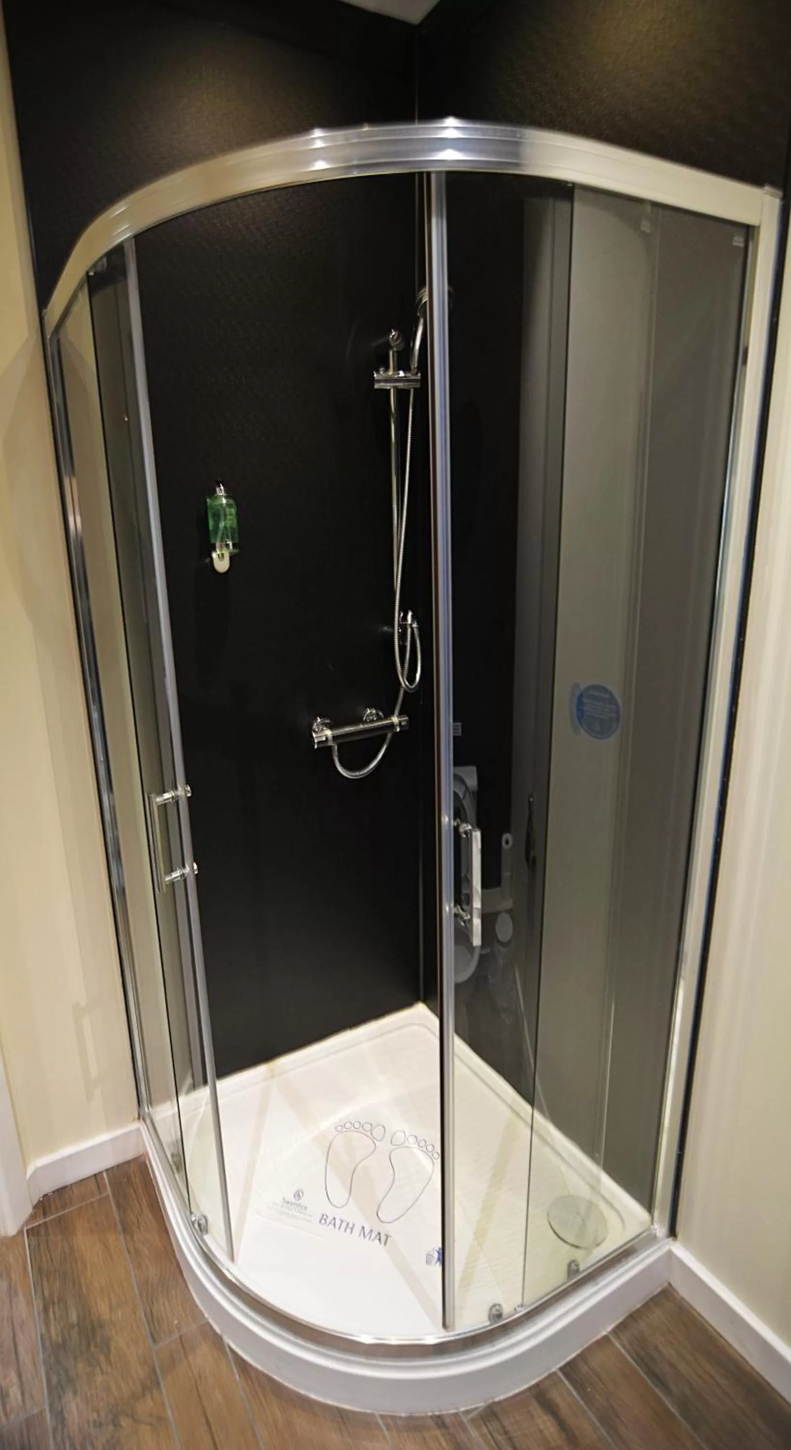 Shower in Firth Hotel & Restaurant