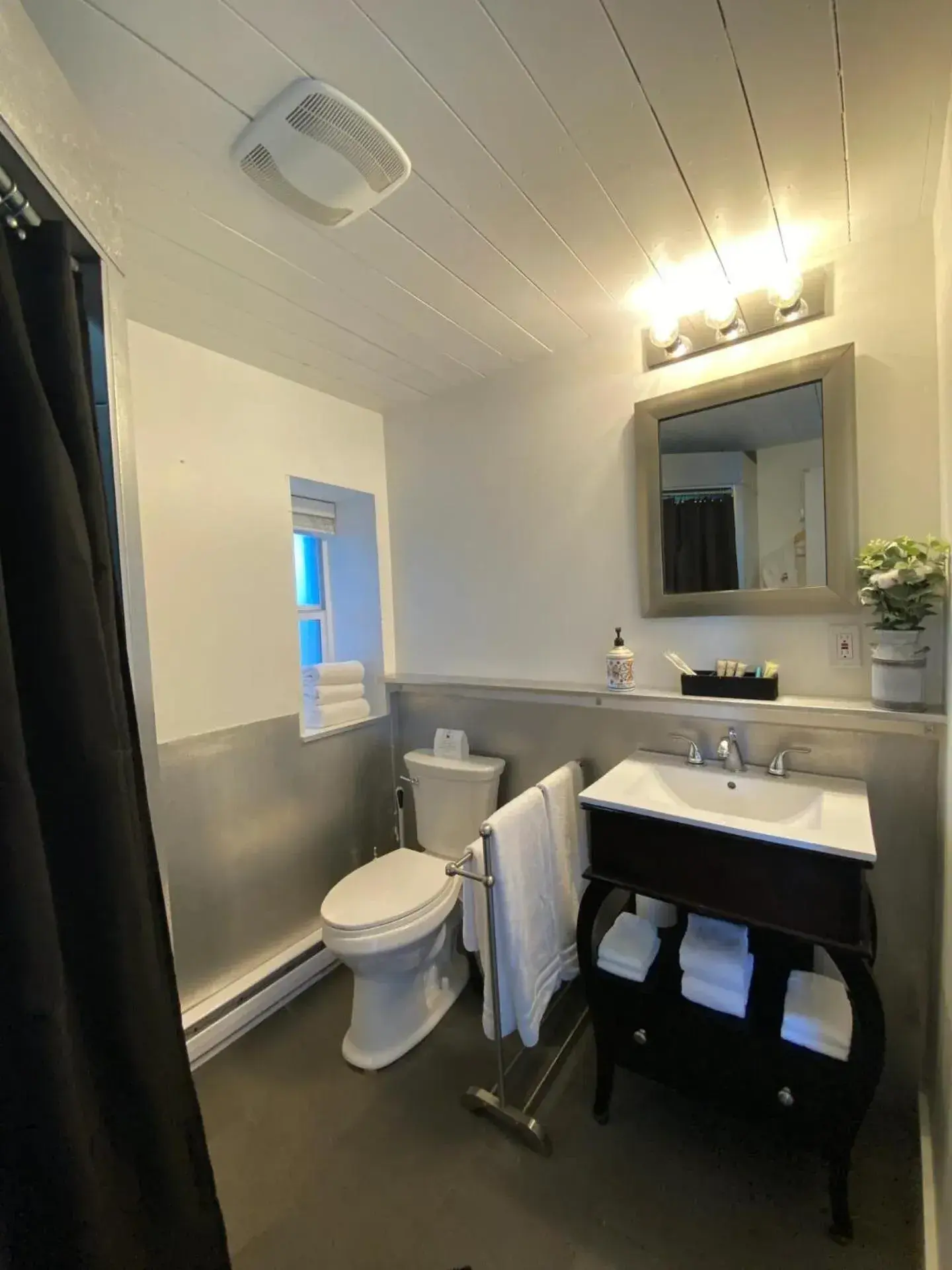 Shower, Bathroom in Woodhouse Cottages And Ranch