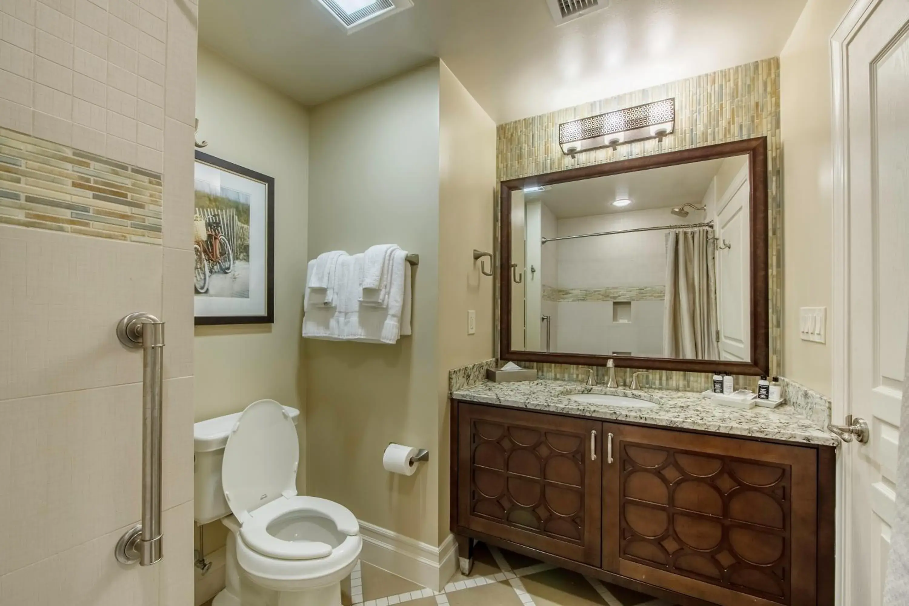 Photo of the whole room, Bathroom in Holiday Inn Club Vacations South Beach Resort, an IHG Hotel