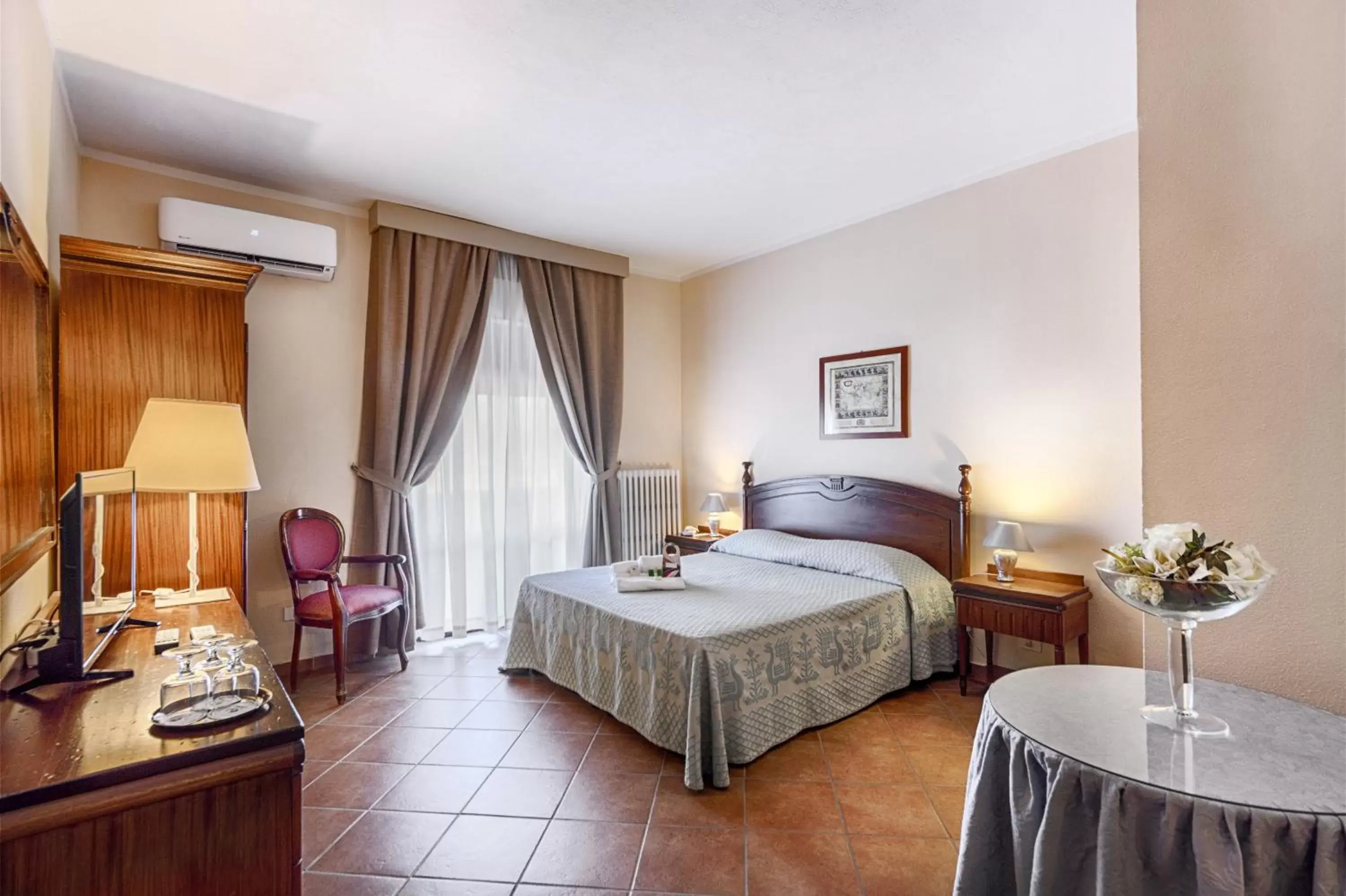 Photo of the whole room in Colonna Palace Hotel Mediterraneo