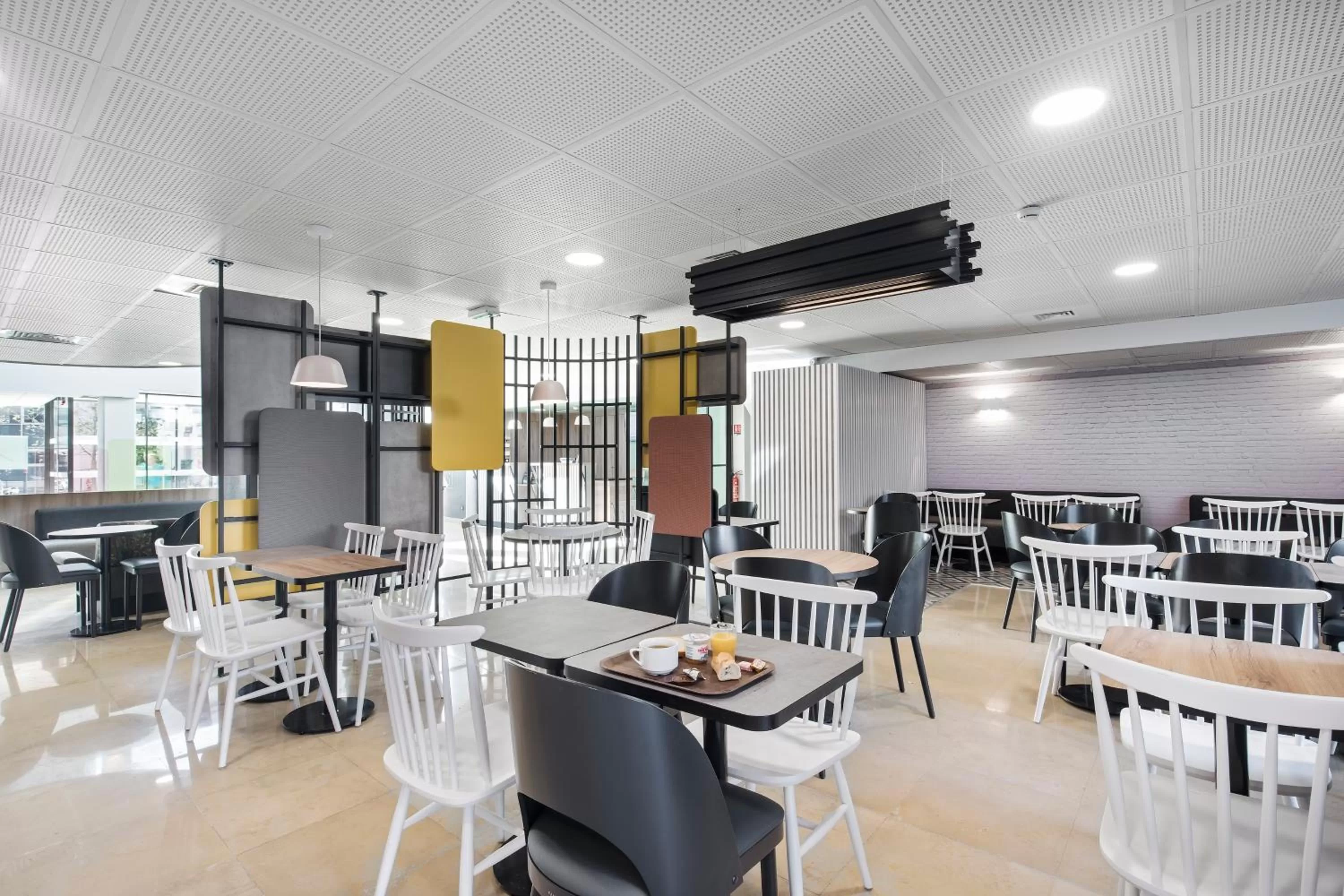 Buffet breakfast in B&B HOTEL Lyon Centre Part-dieu Gambetta