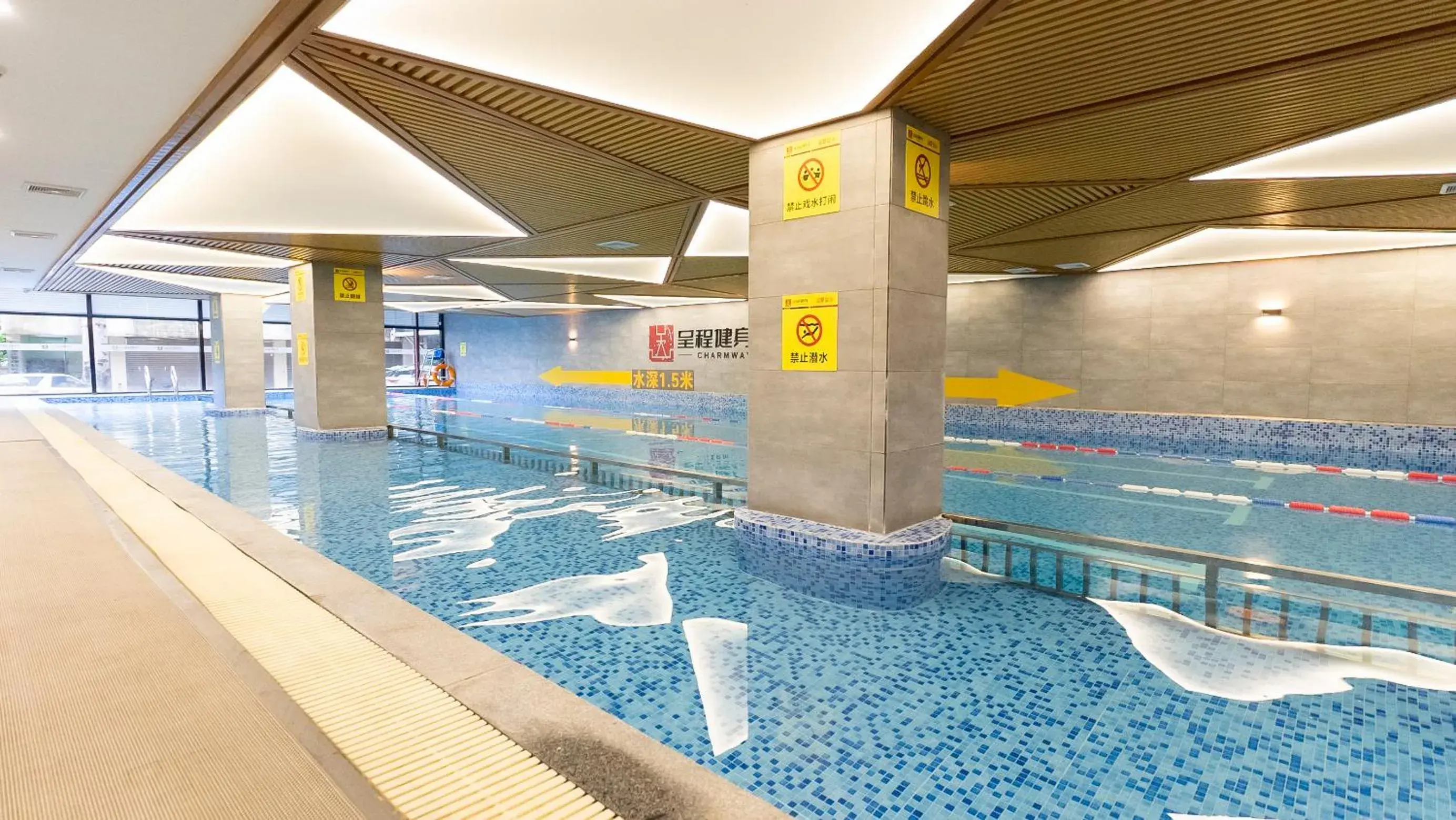 Swimming Pool in Shi Liu Hotel