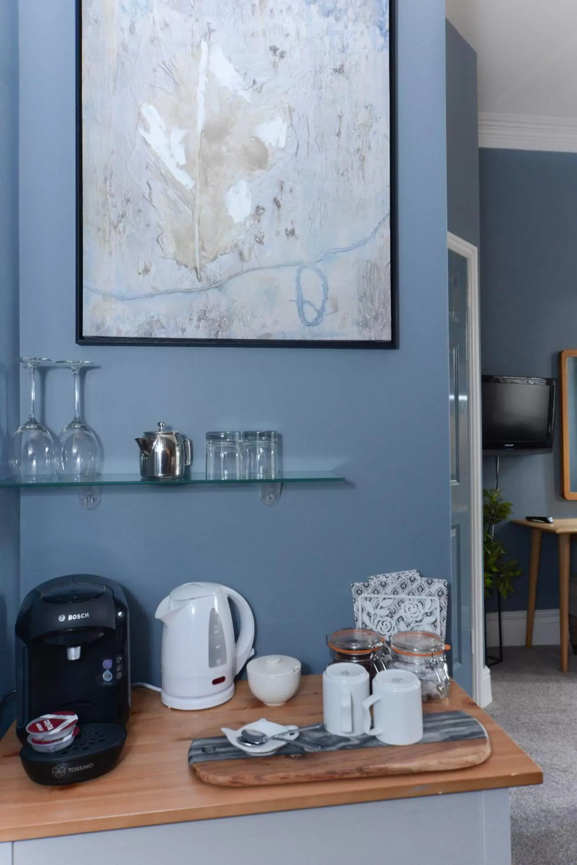 Ground Floor Double or Triple in Mory House Ground Floor Double or Triple in Mory House