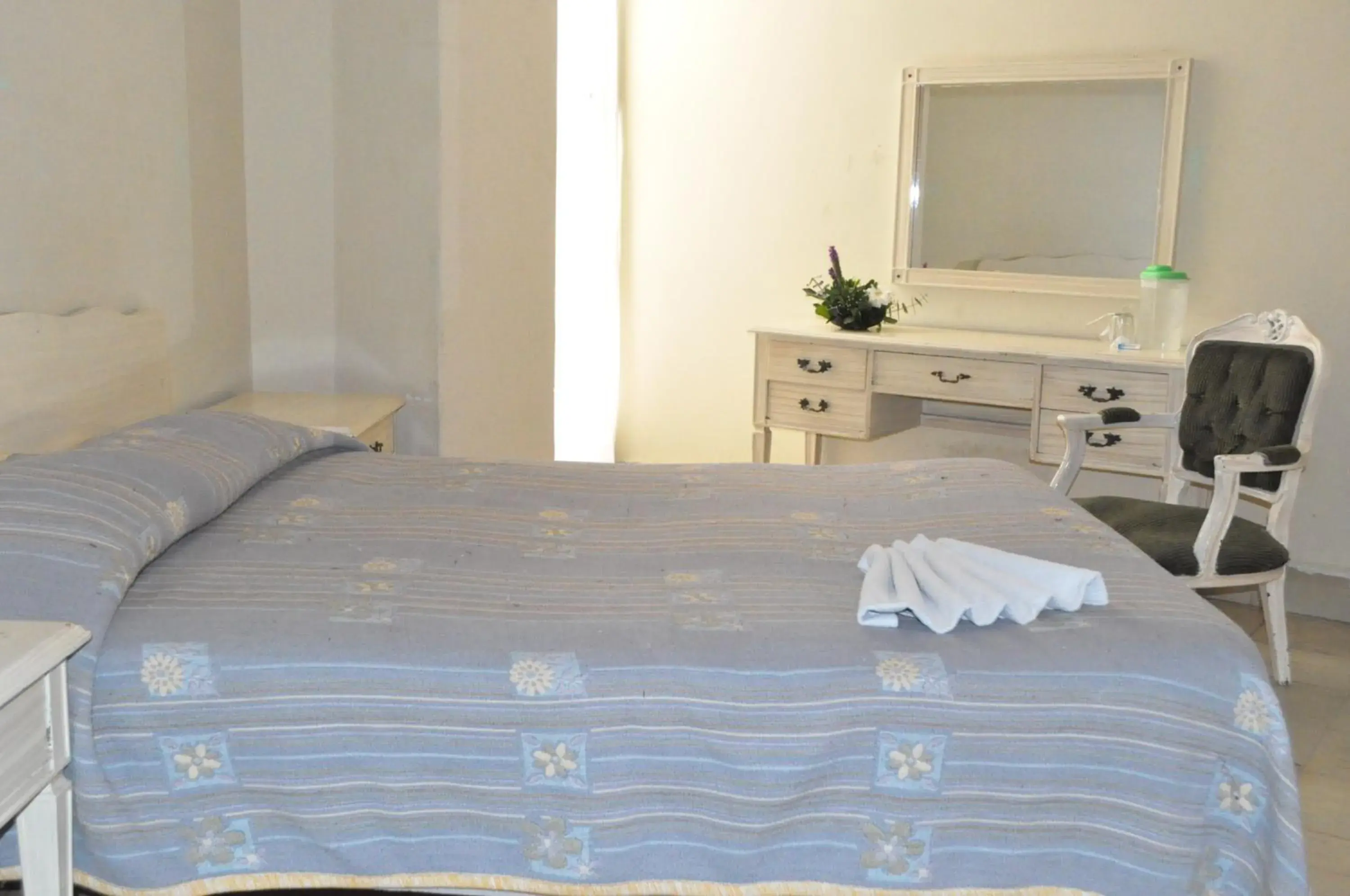Bed, Room Photo in Hotel Metropolitan I