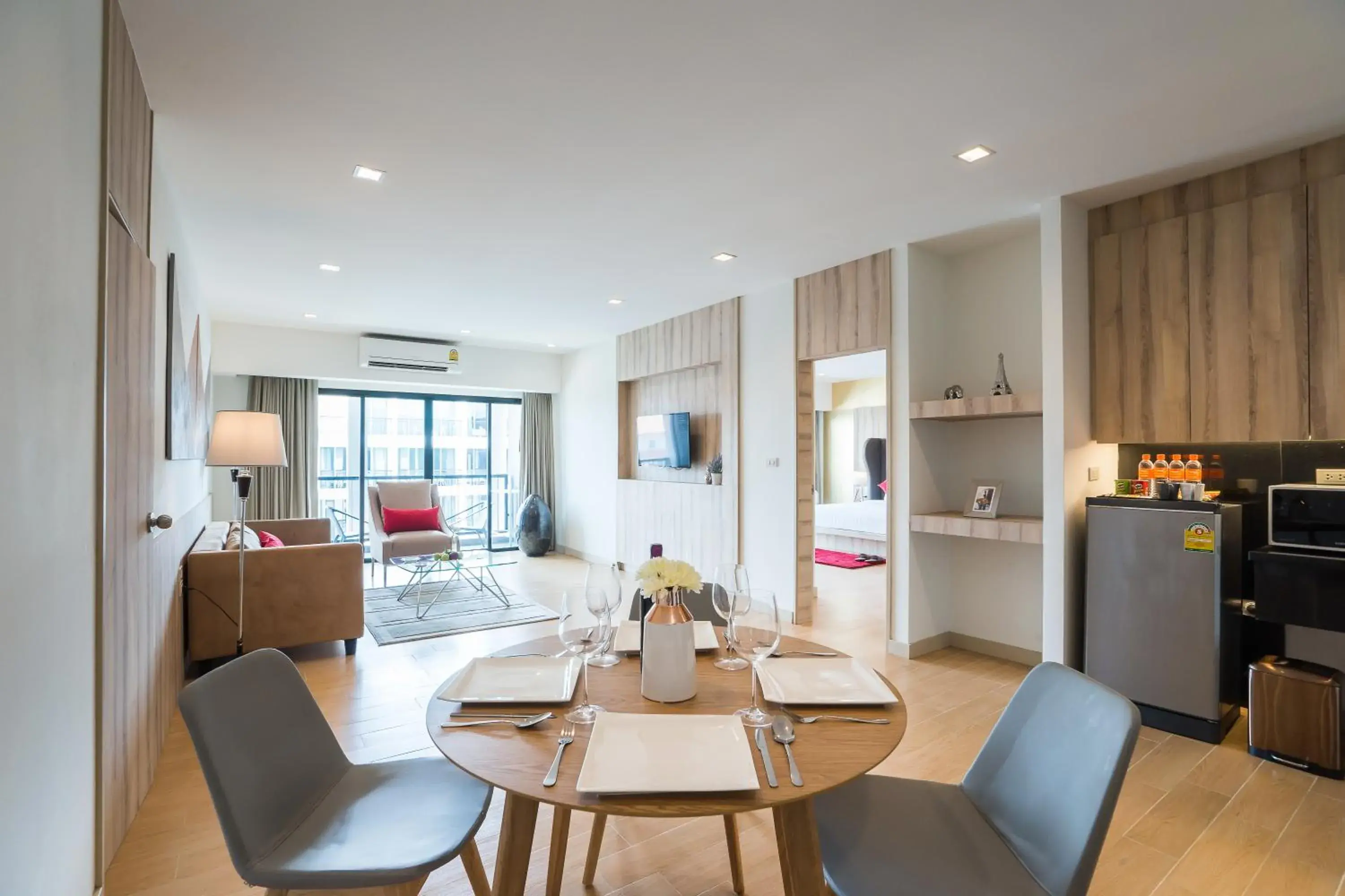 Living room, Dining Area in J Inspired Hotel Pattaya (SHA Plus)