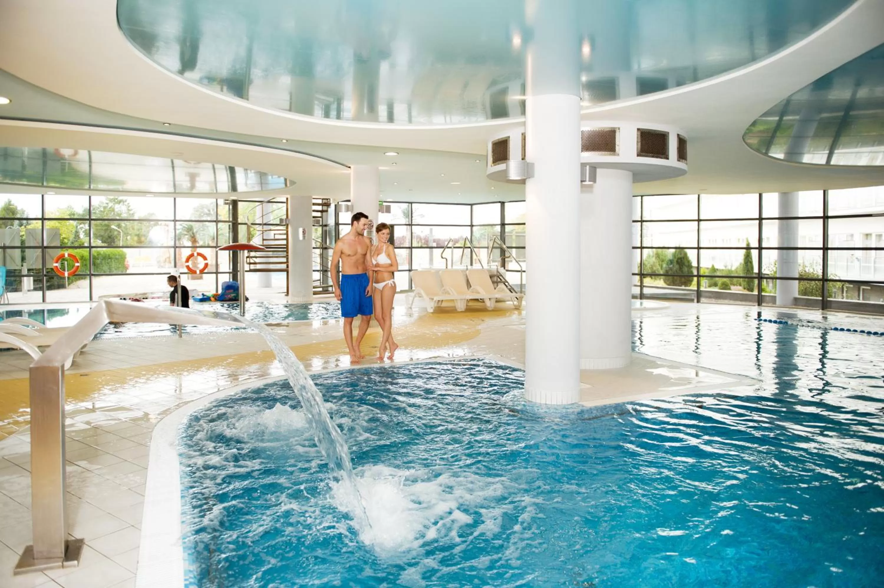 Swimming pool in Ikar Plaza