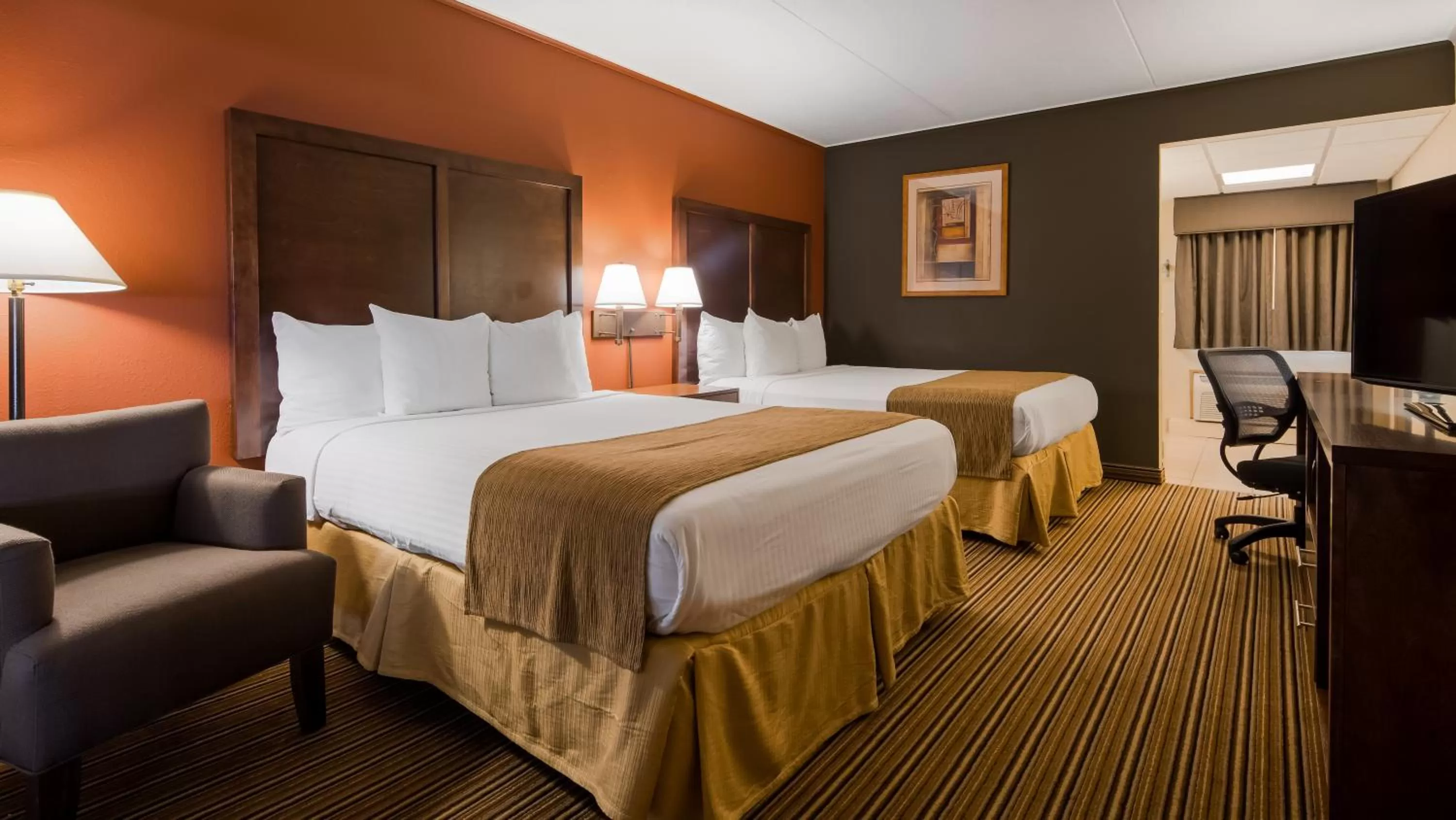 Photo of the whole room, Bed in Best Western Starlite Village