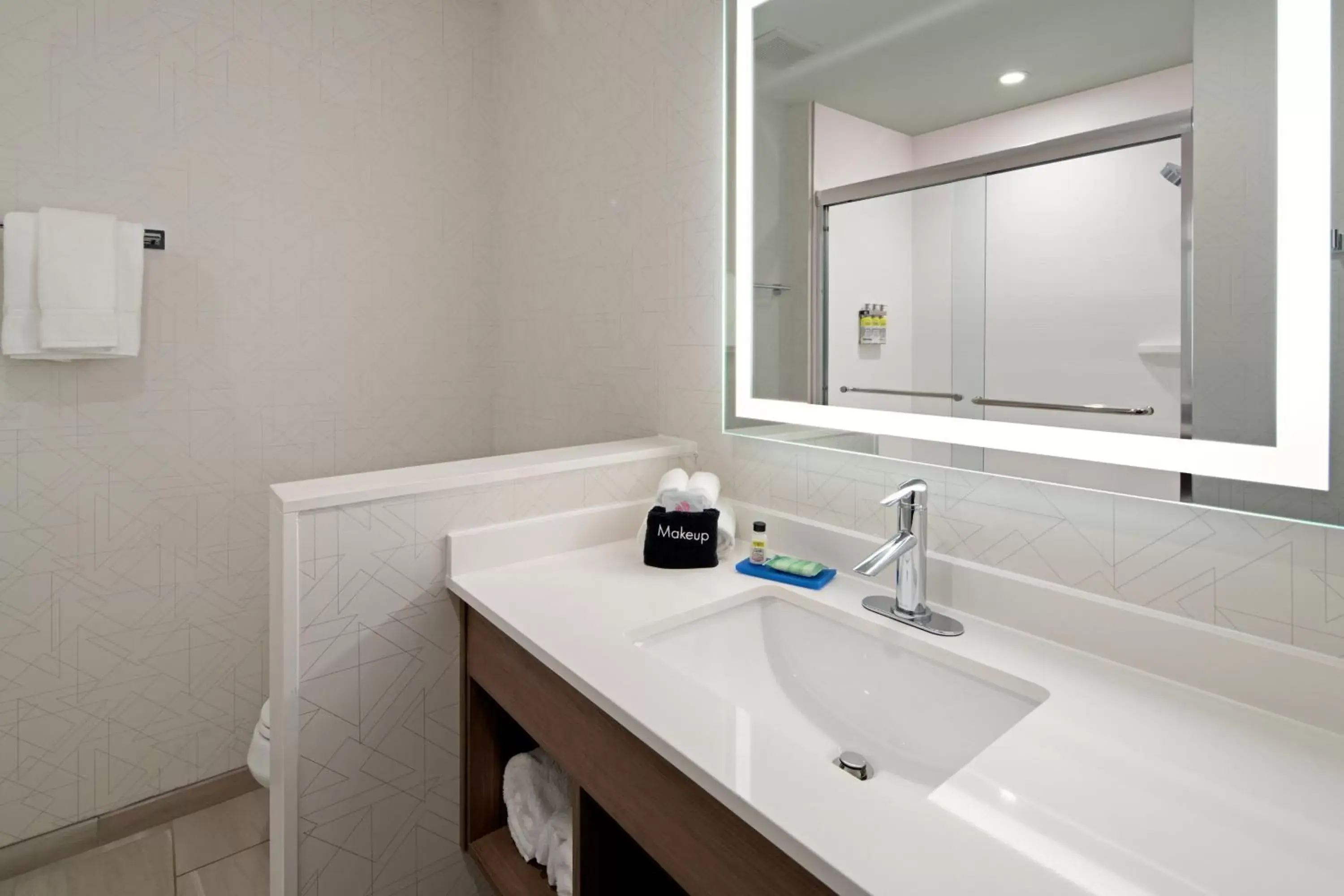 Bathroom in Holiday Inn Express & Suites Palm Desert - Millennium, an IHG Hotel