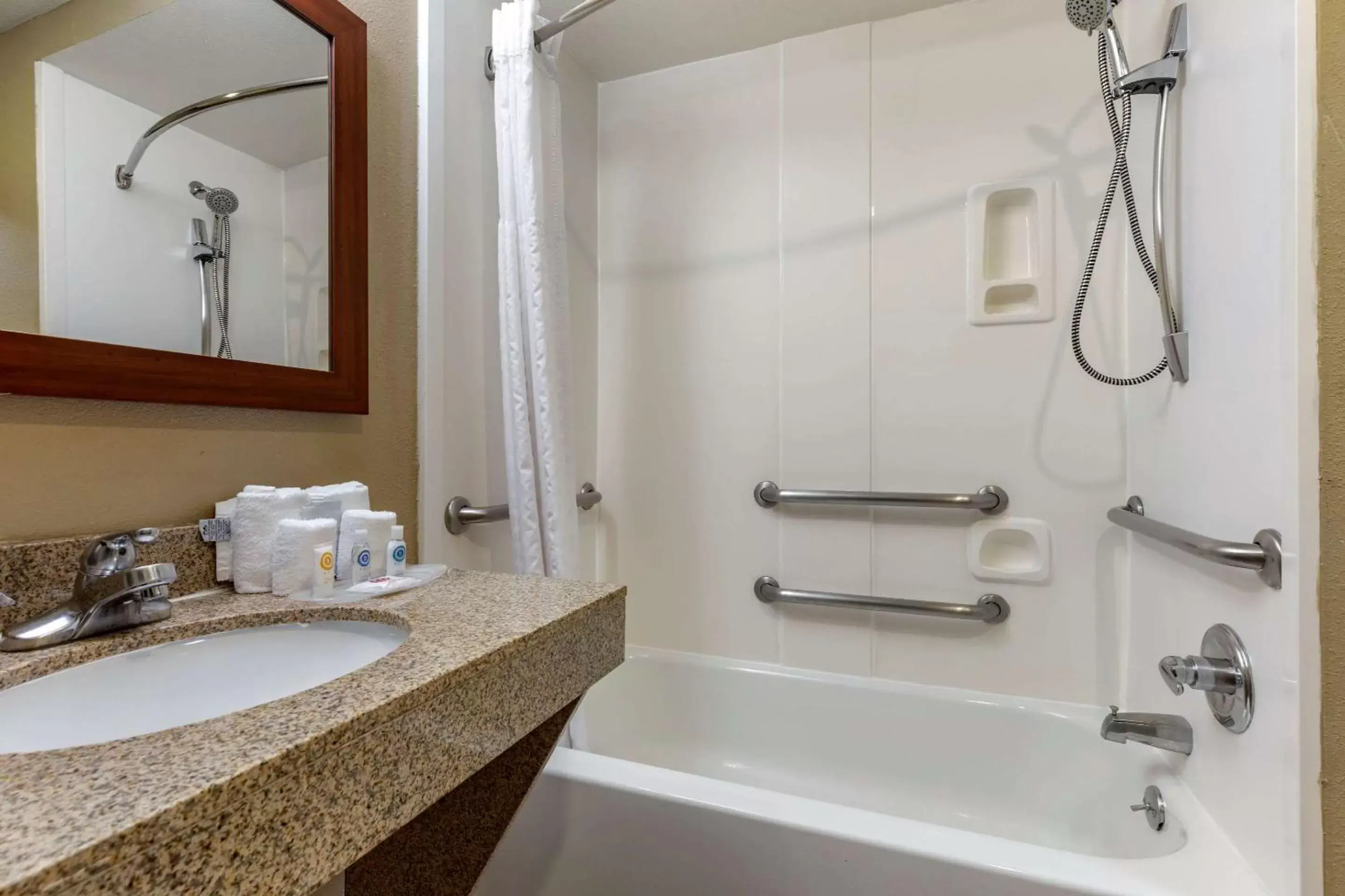 Photo of the whole room, Bathroom in Comfort Suites Waco Near University Area
