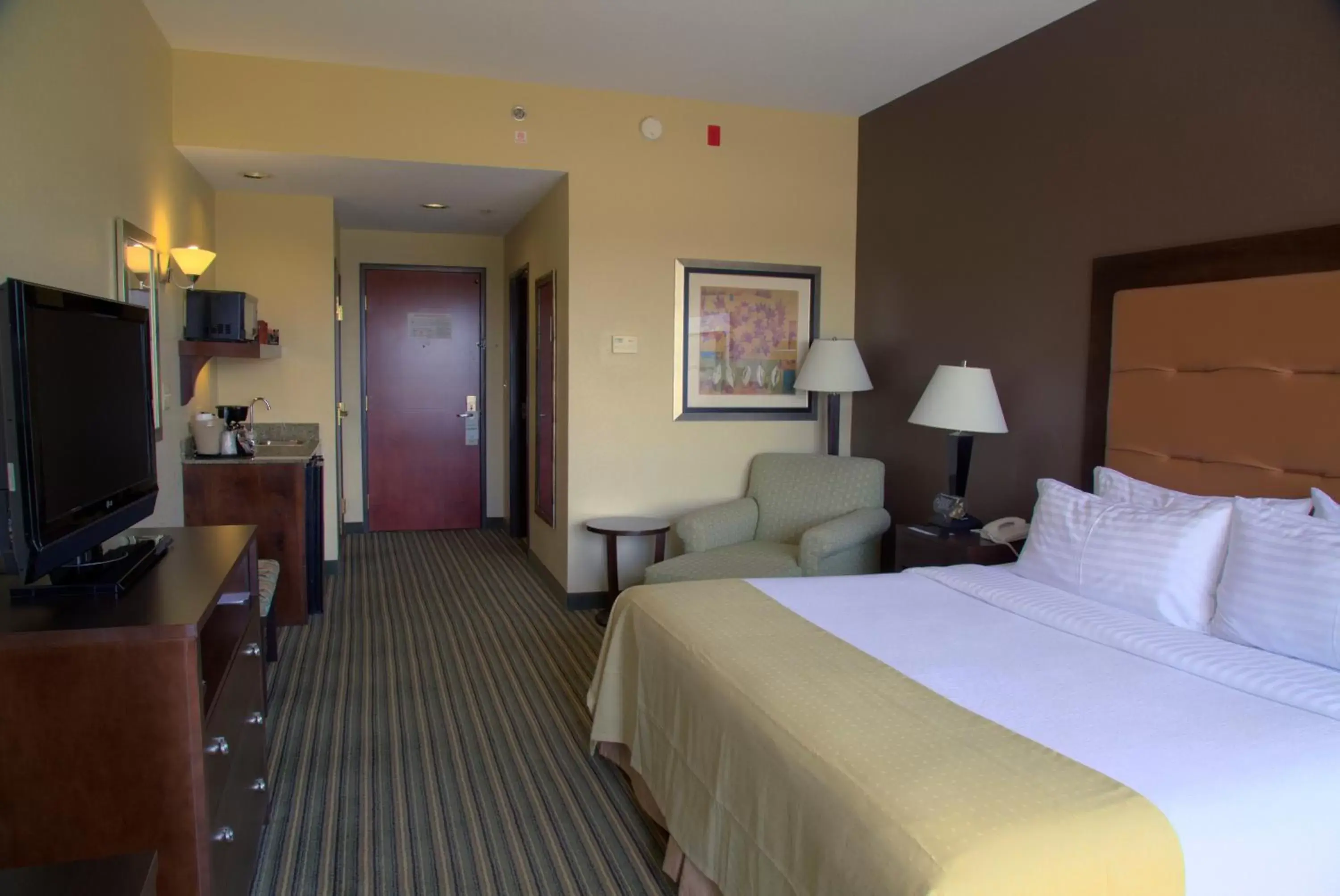 Photo of the whole room, Bed in Holiday Inn Pearl - Jackson Area, an IHG Hotel