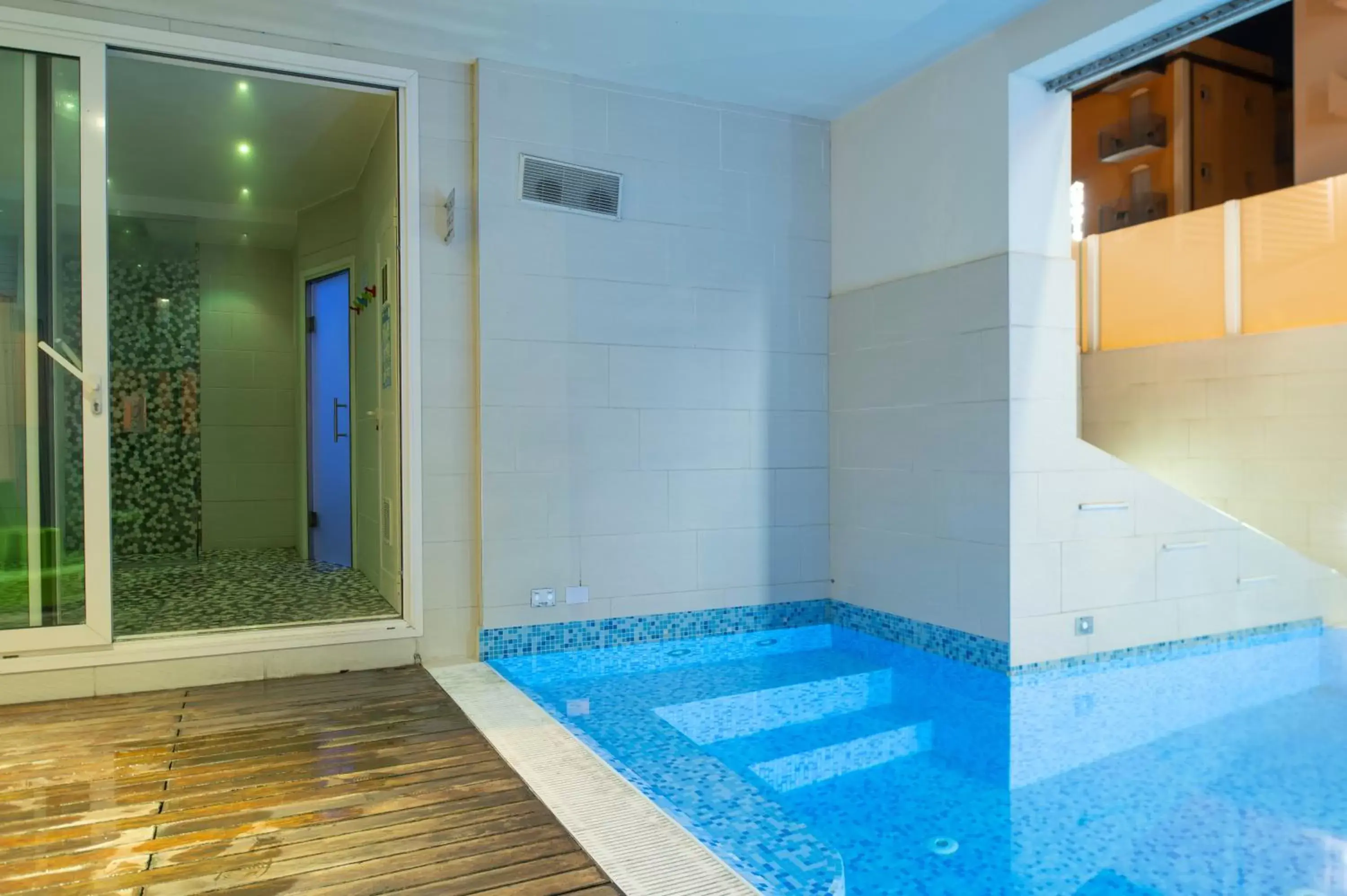 Steam room, Swimming Pool in L'Hotel