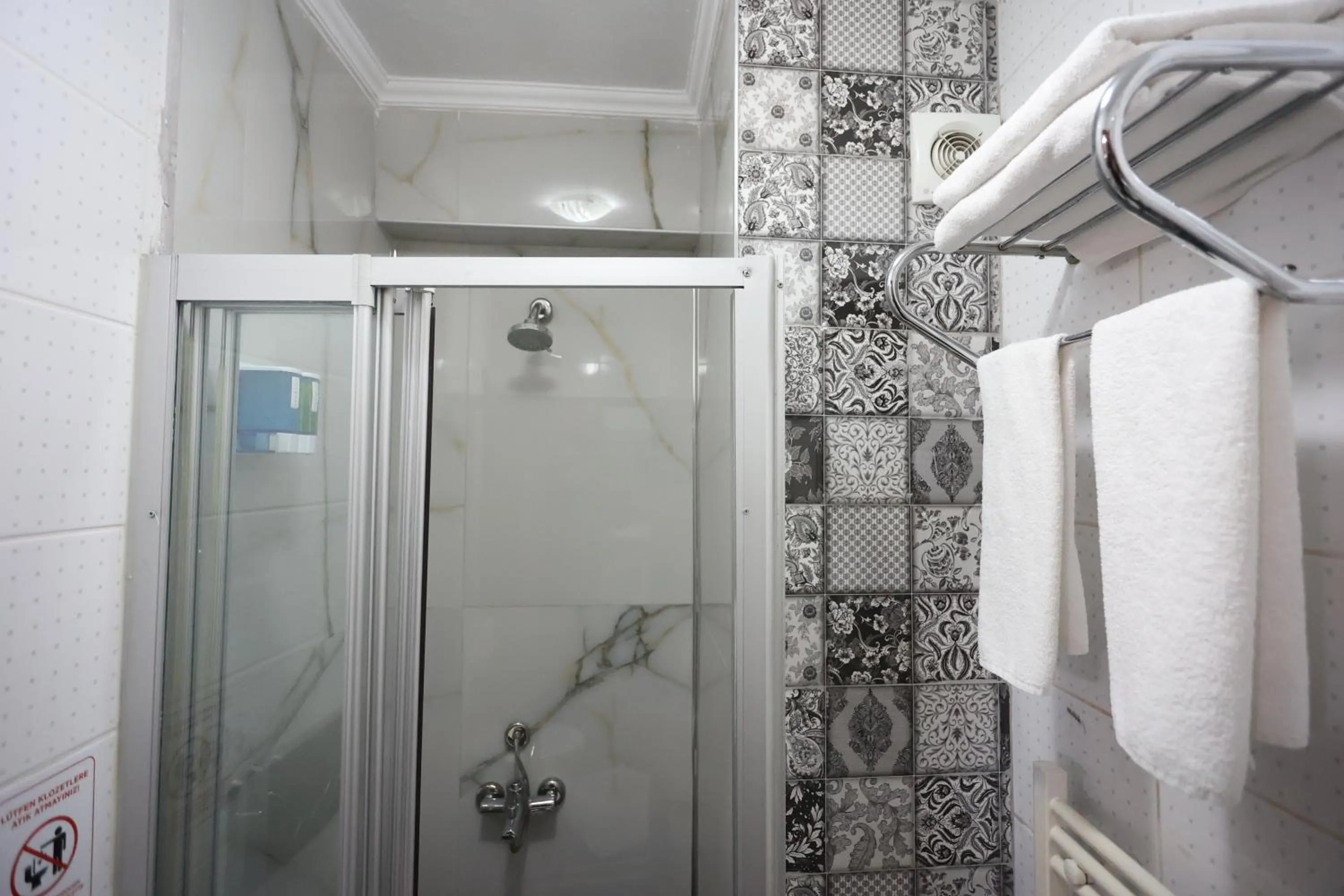 Shower in Arven Hotel