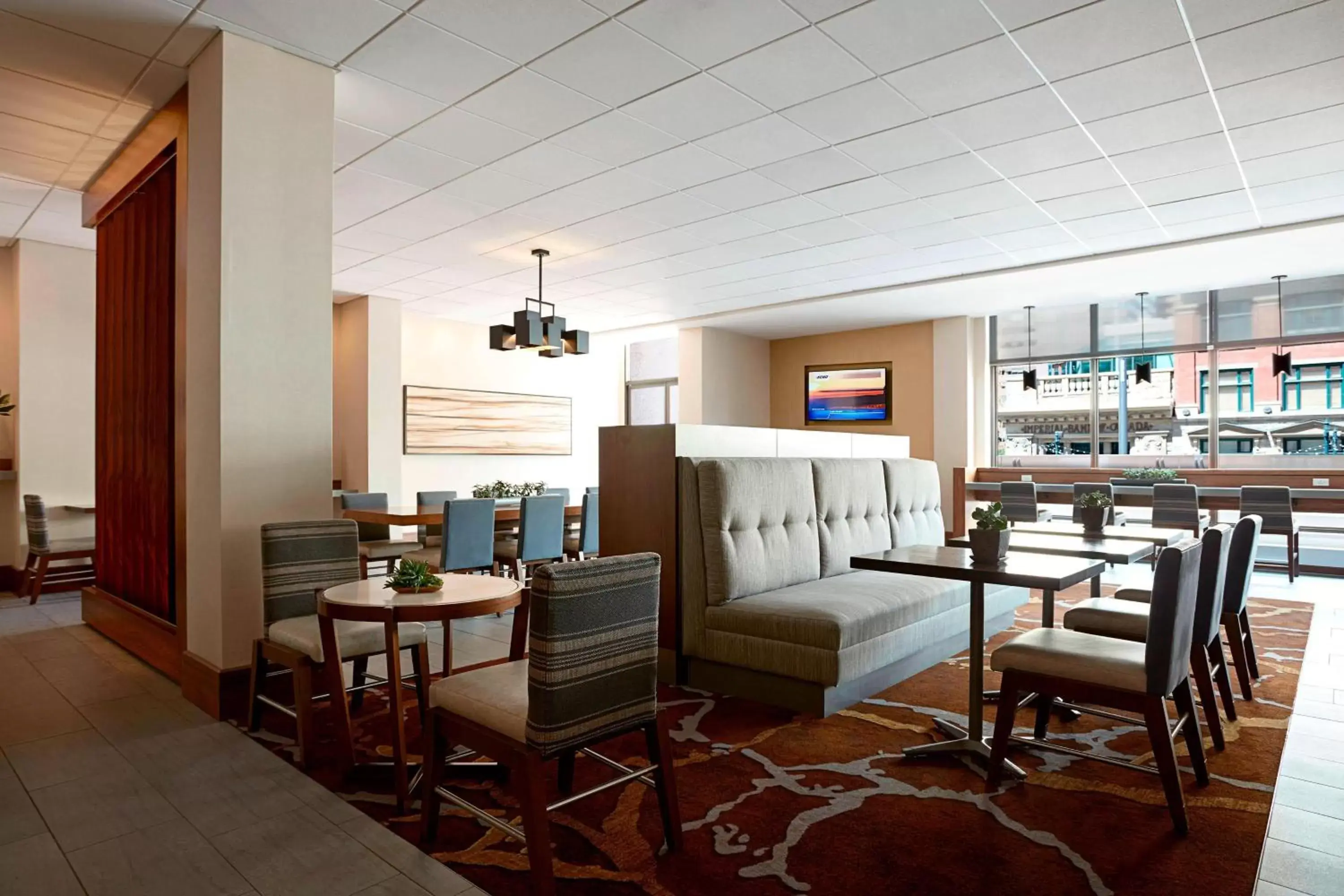 Lounge or bar, Restaurant/Places to Eat in Calgary Marriott Downtown Hotel