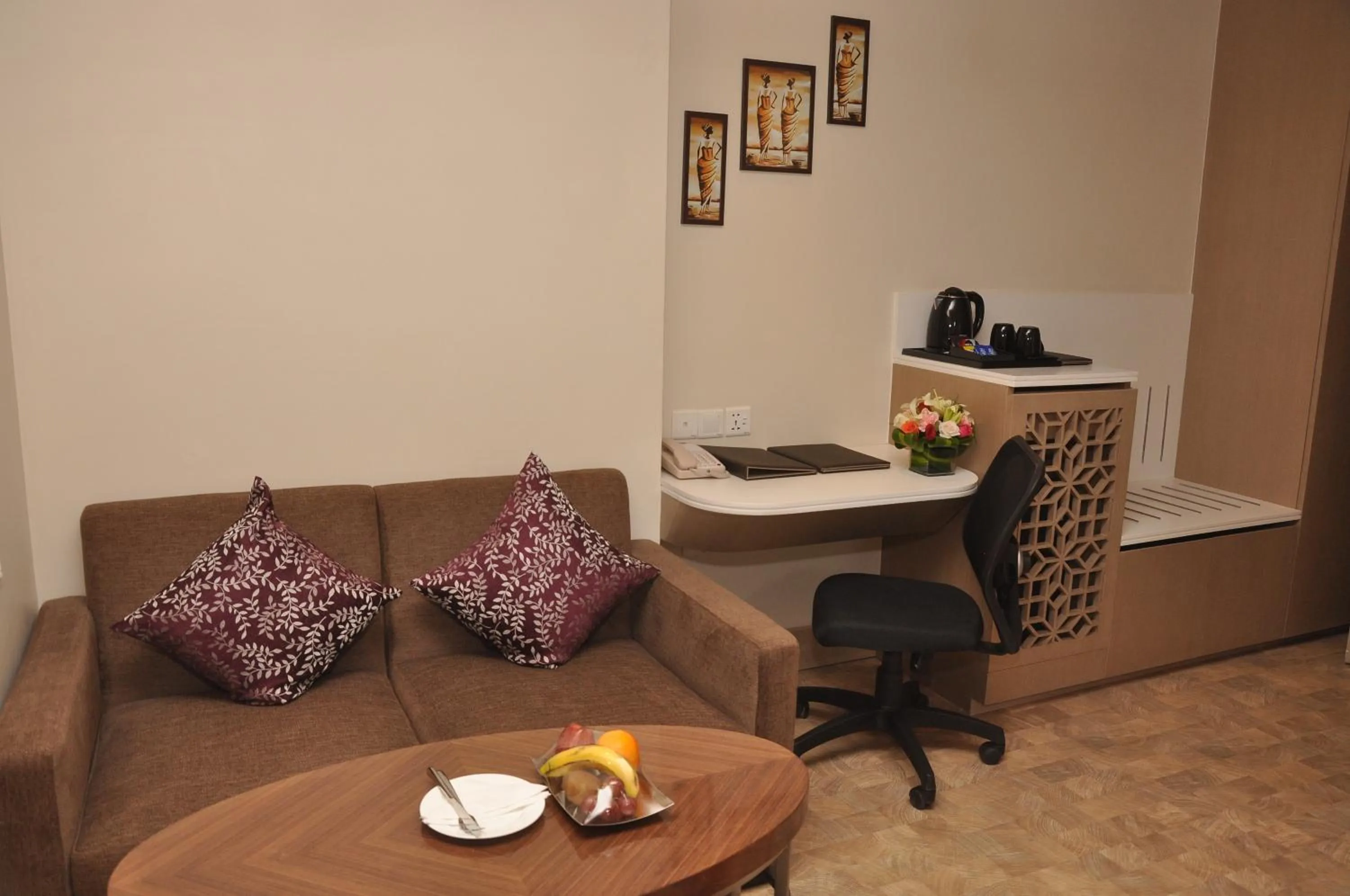 Seating area in Days Hotel Jaipur Tonk Road By Wyndham