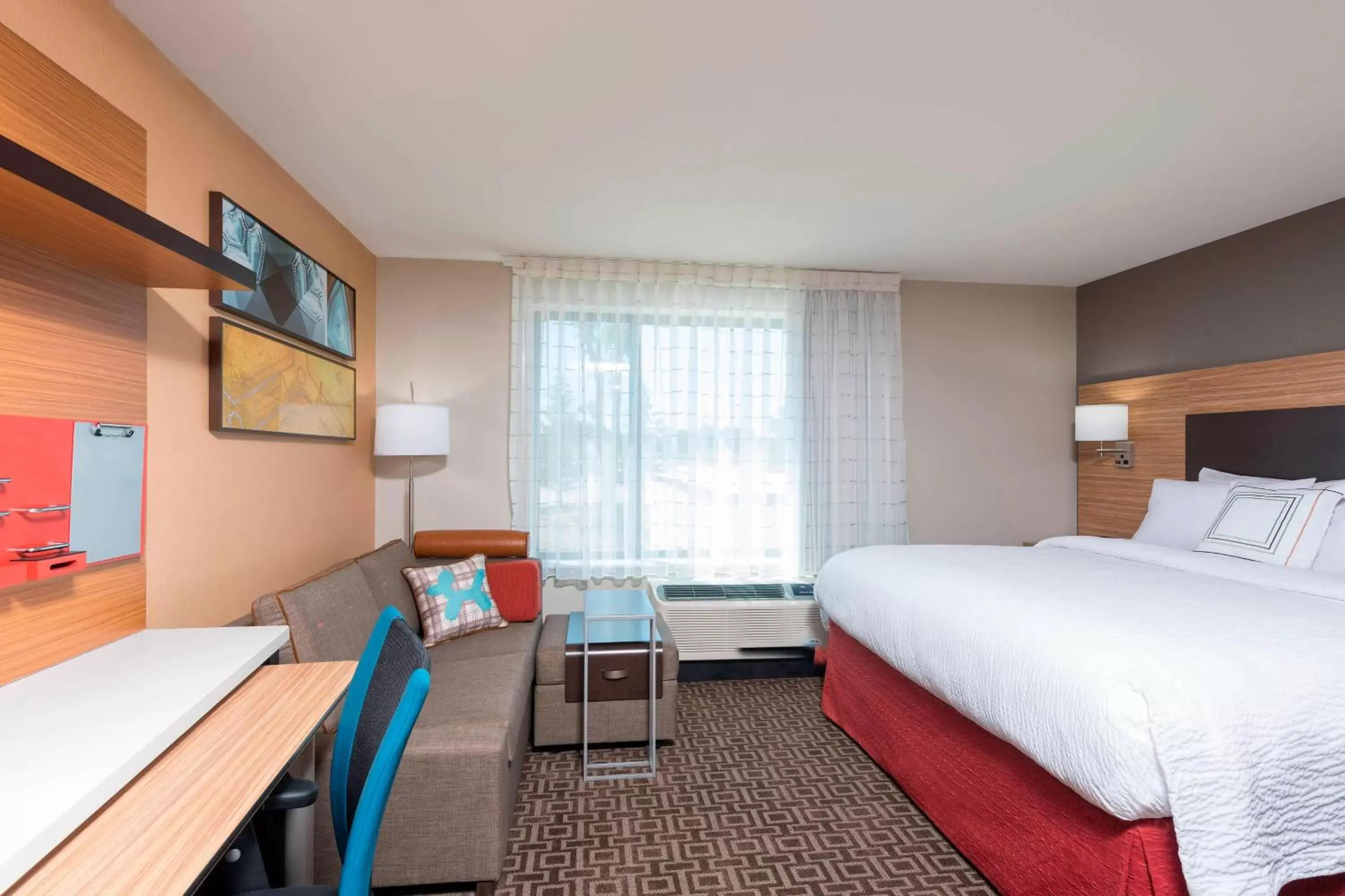 Bedroom in TownePlace Suites by Marriott Ontario-Mansfield