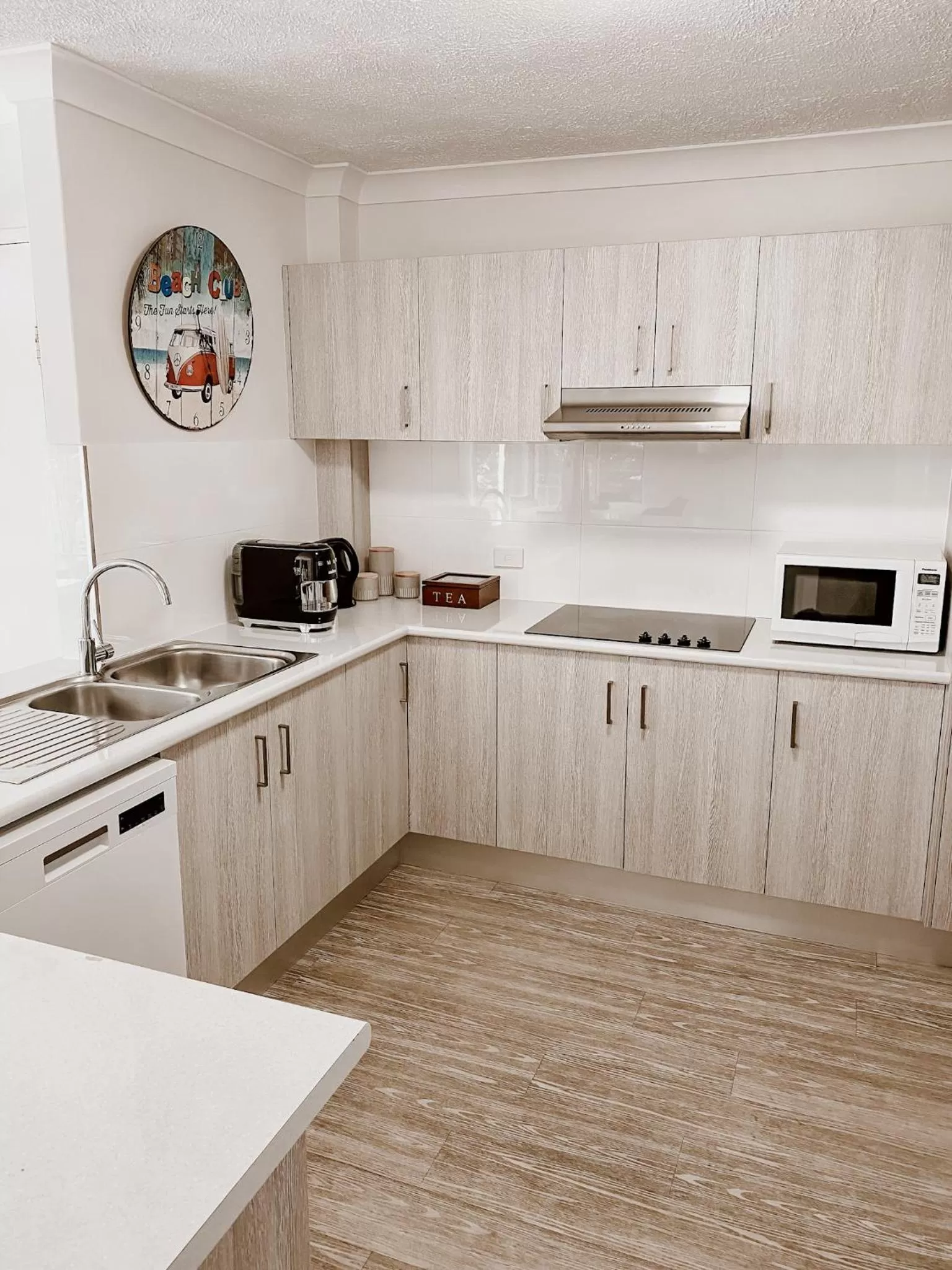 Sea Breeze on Main Beach