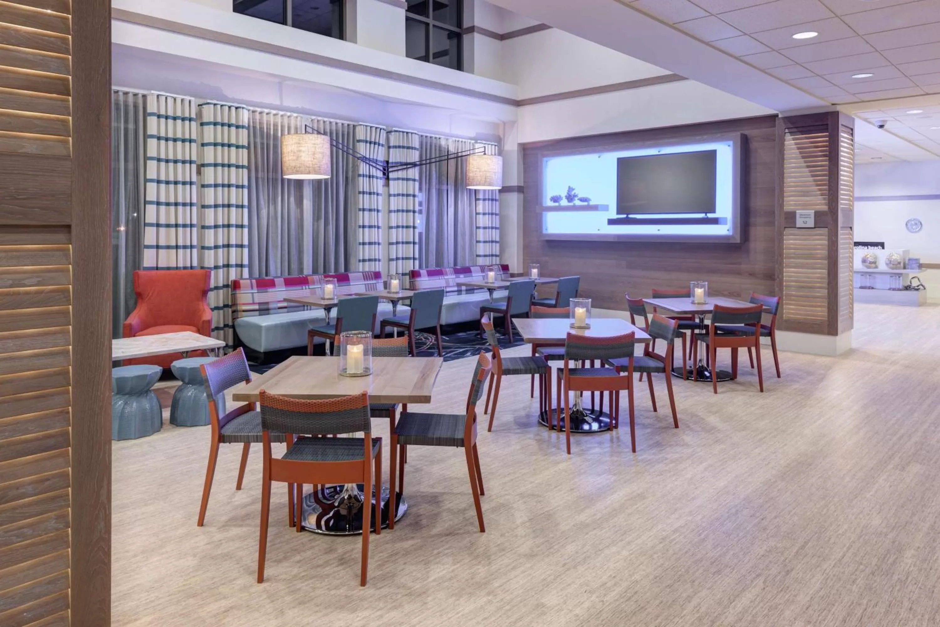 Breakfast in Hampton Inn & Suites by Hilton Carolina Beach Oceanfront