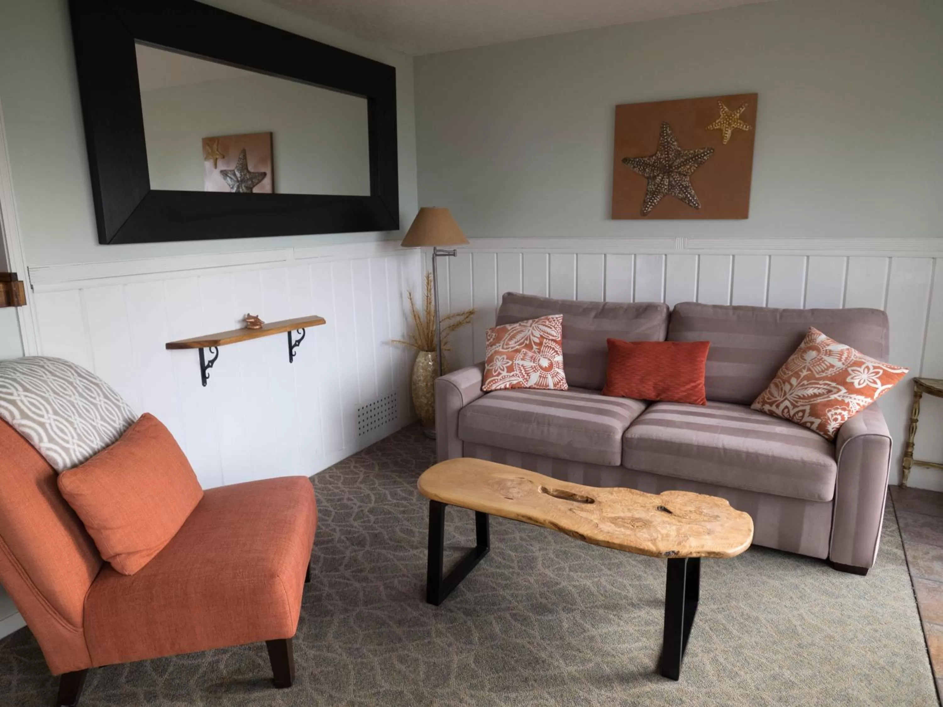 Living room, Seating Area in Agate Beach Motel