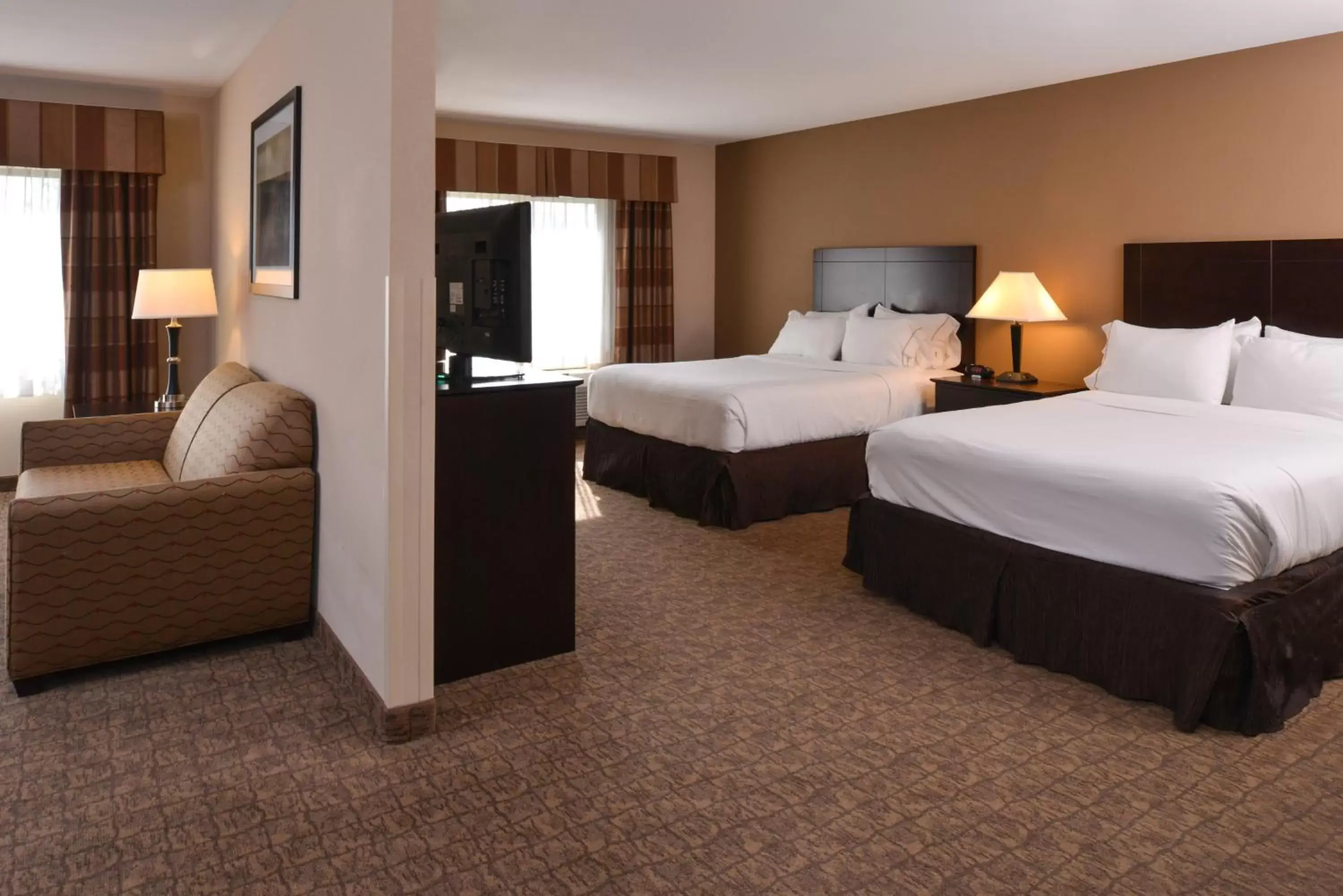 Queen Suite in Holiday Inn Express & Suites Fairmont by IHG Queen Suite in Holiday Inn Express & Suites Fairmont by IHG