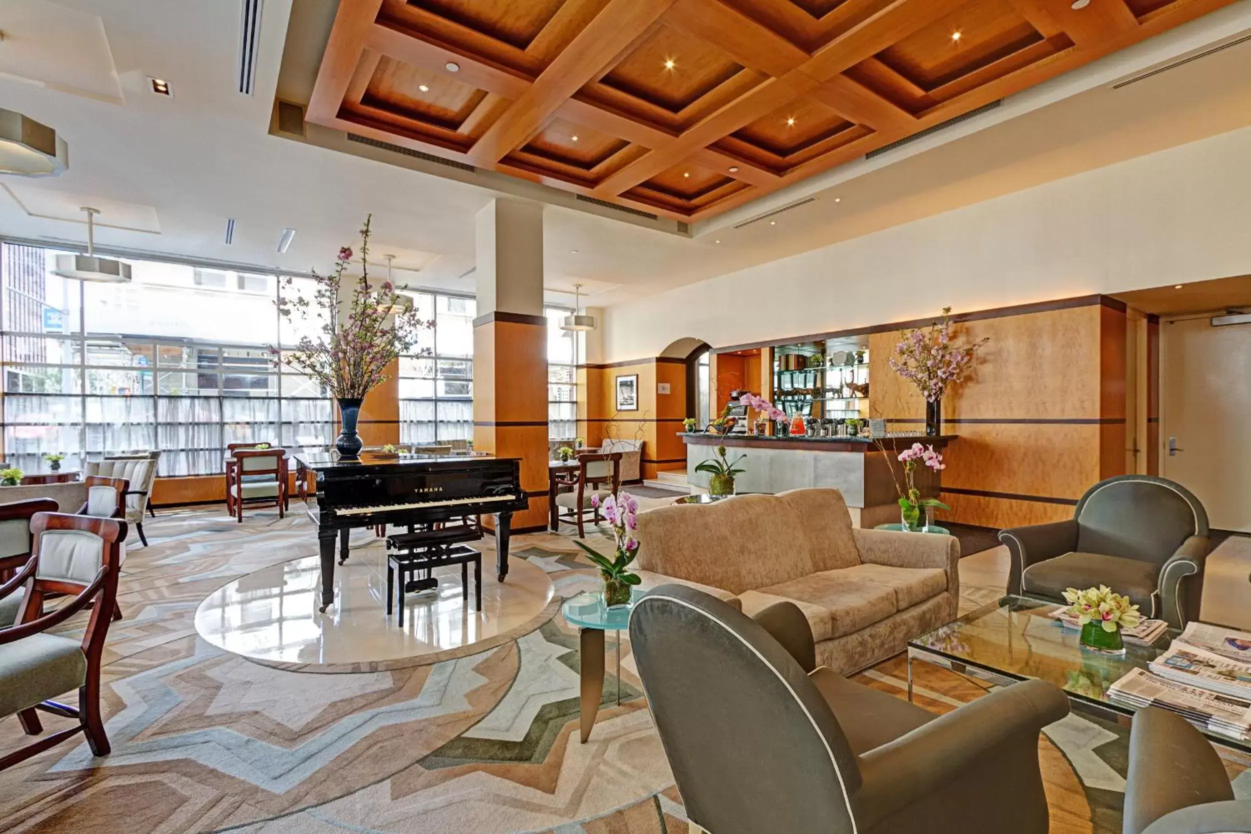 Lobby or reception, Lounge/Bar in Hotel Giraffe by Library Hotel Collection