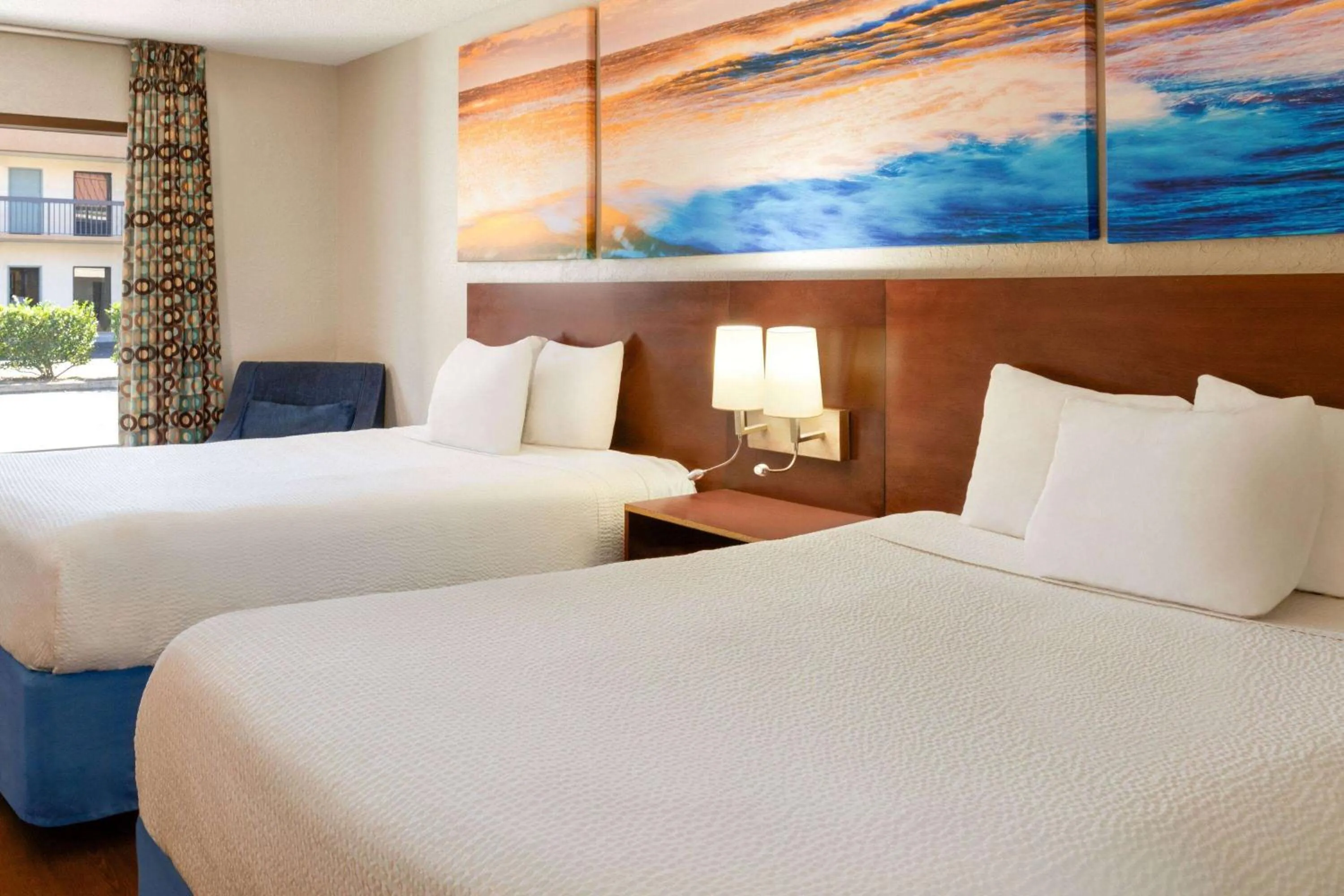 Photo of the whole room, Bed in Days Inn by Wyndham Dillon