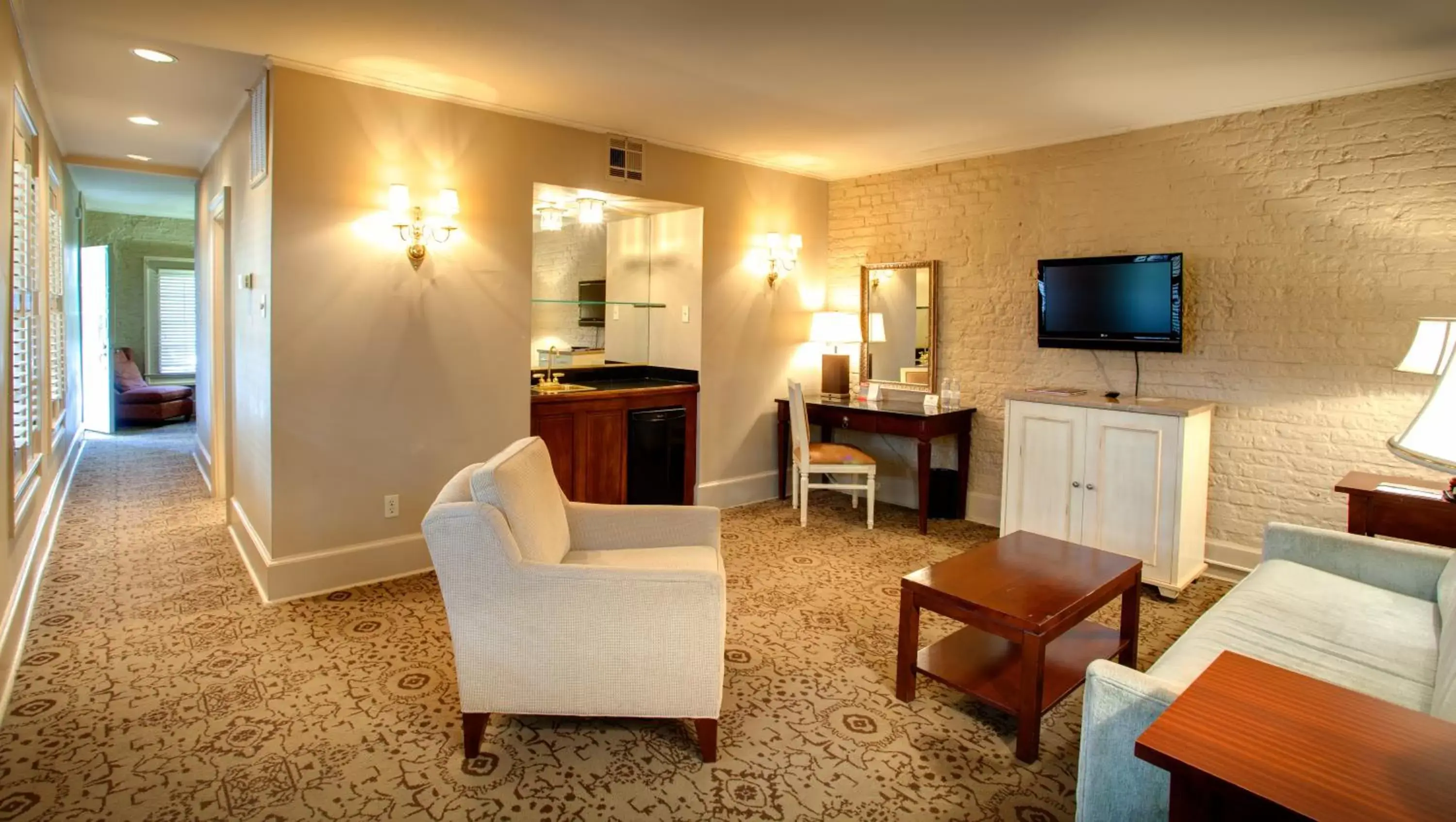 Photo of the whole room, Seating Area in Dauphine Orleans Hotel