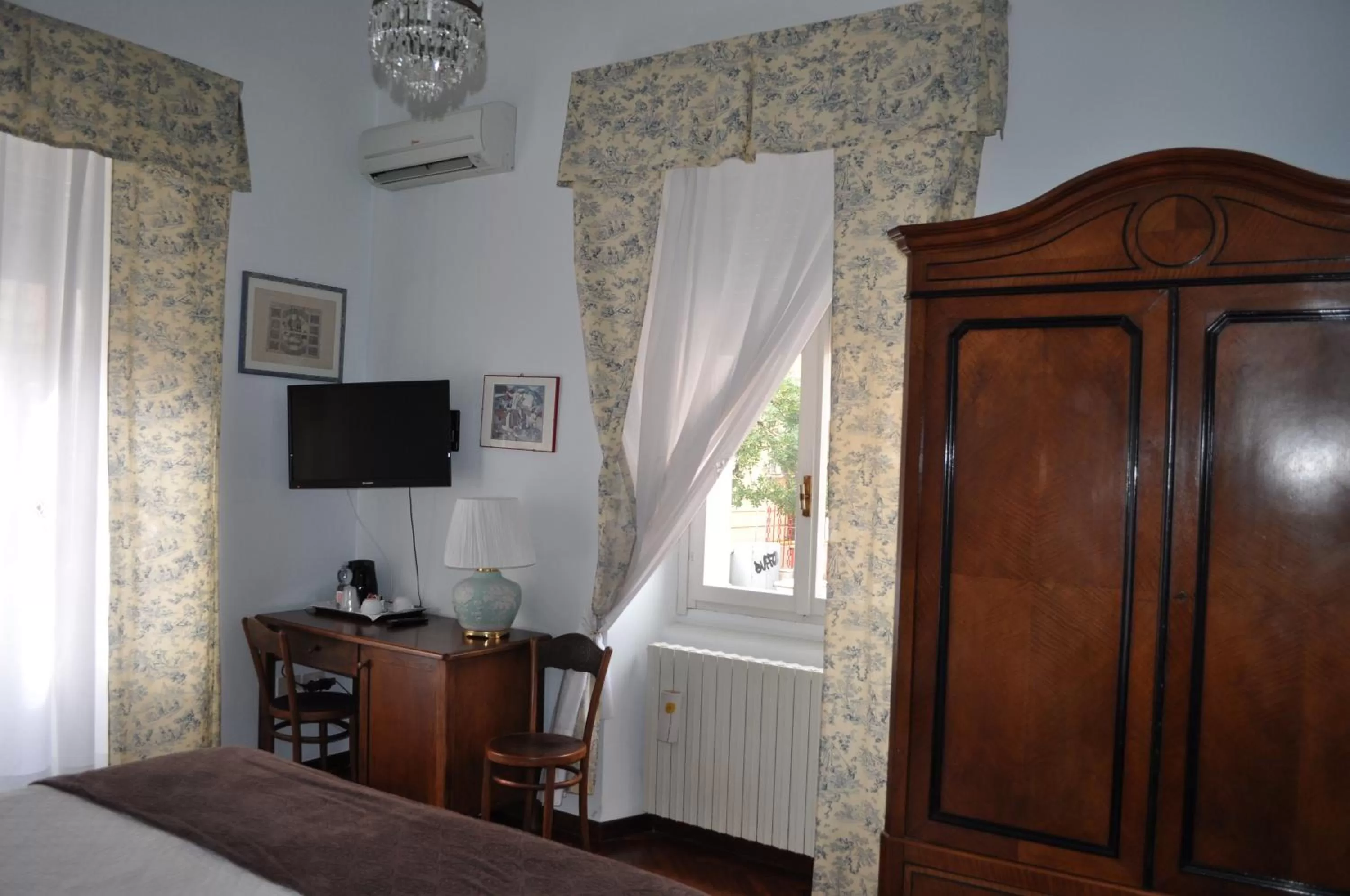 Decorative detail, Bed in Villa L'Aurora