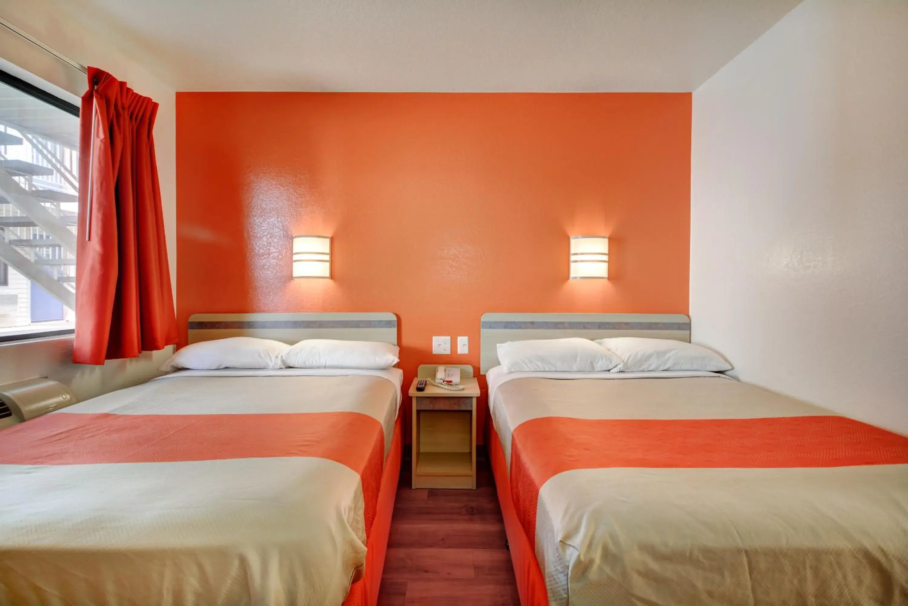 Bedroom, Bed in Motel 6-Southington, CT - Hartford