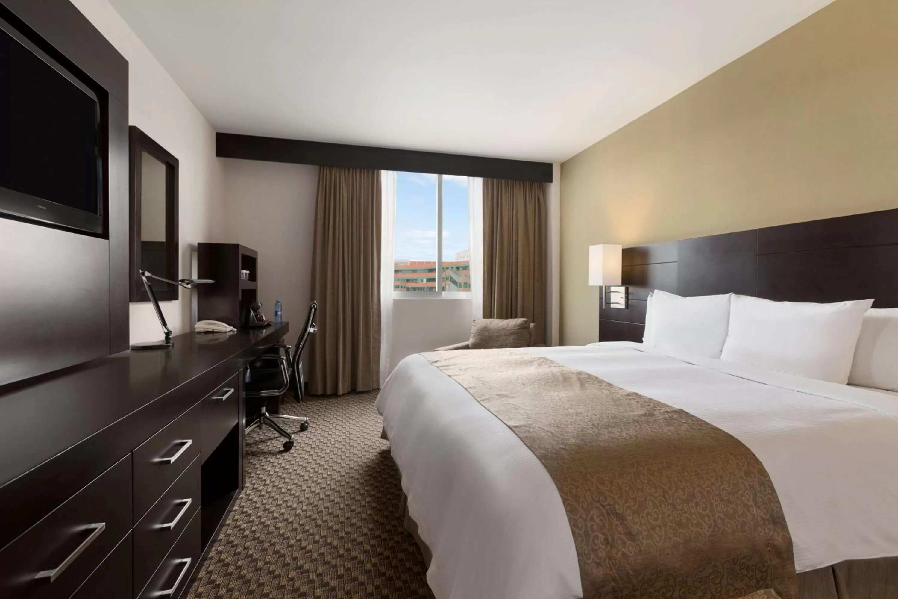 Bed in DoubleTree by Hilton Queretaro