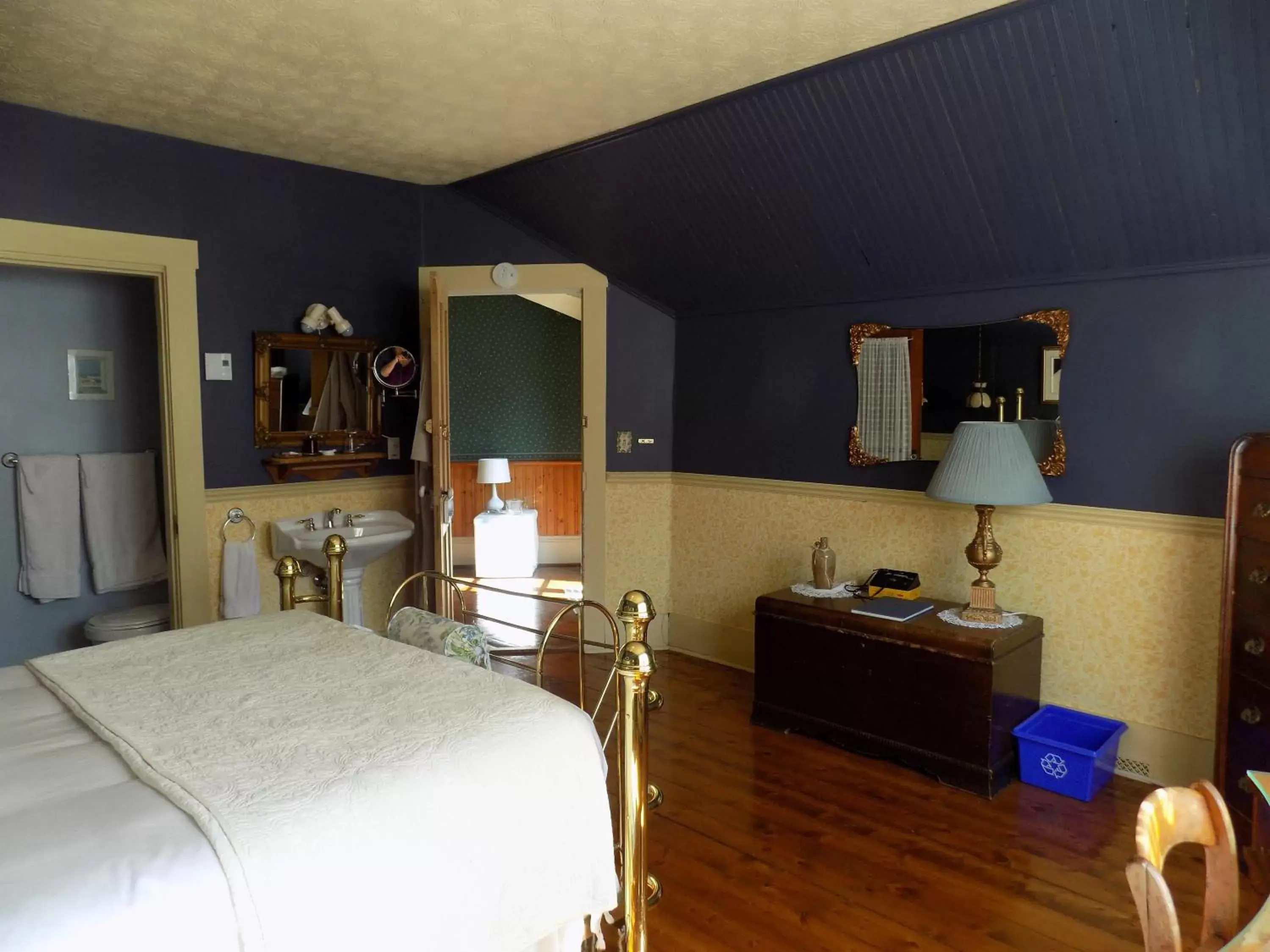 Photo of the whole room in À L'Ancestrale B&B