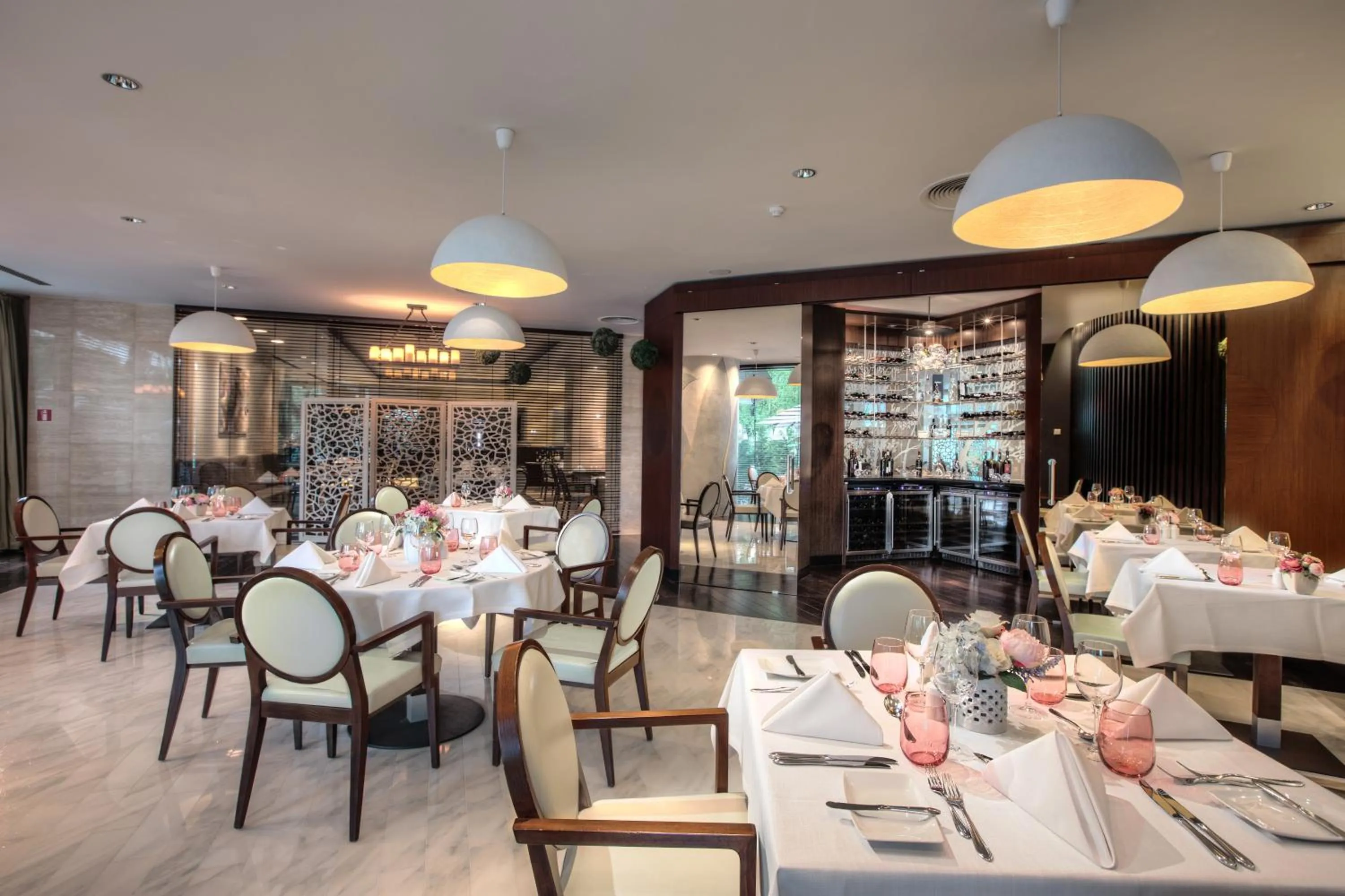 Restaurant/places to eat in Crowne Plaza Bucharest by IHG