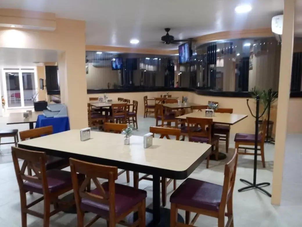 Restaurant/Places to Eat in Hotel Cabildos