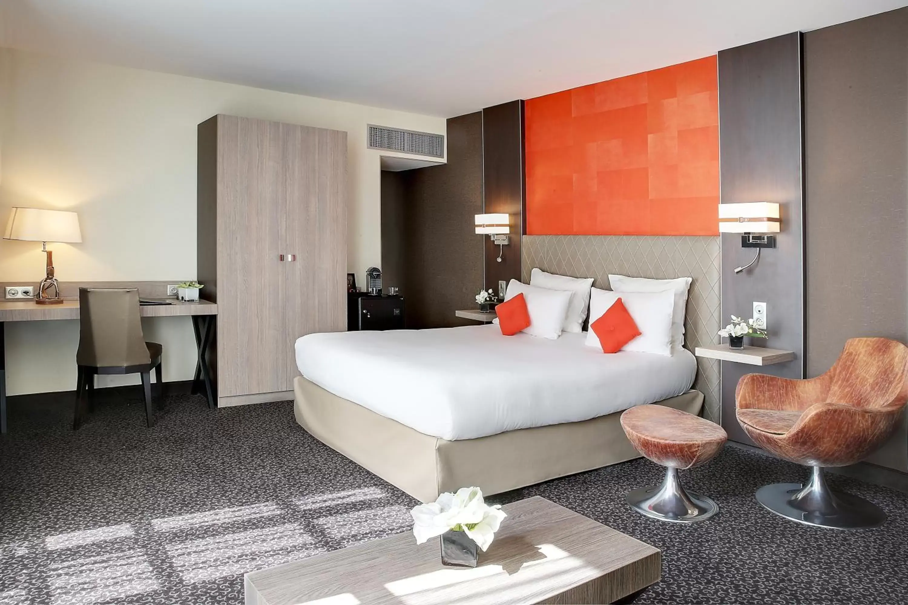 Bedroom, Bed in Best Western Premier de La Poste & Spa