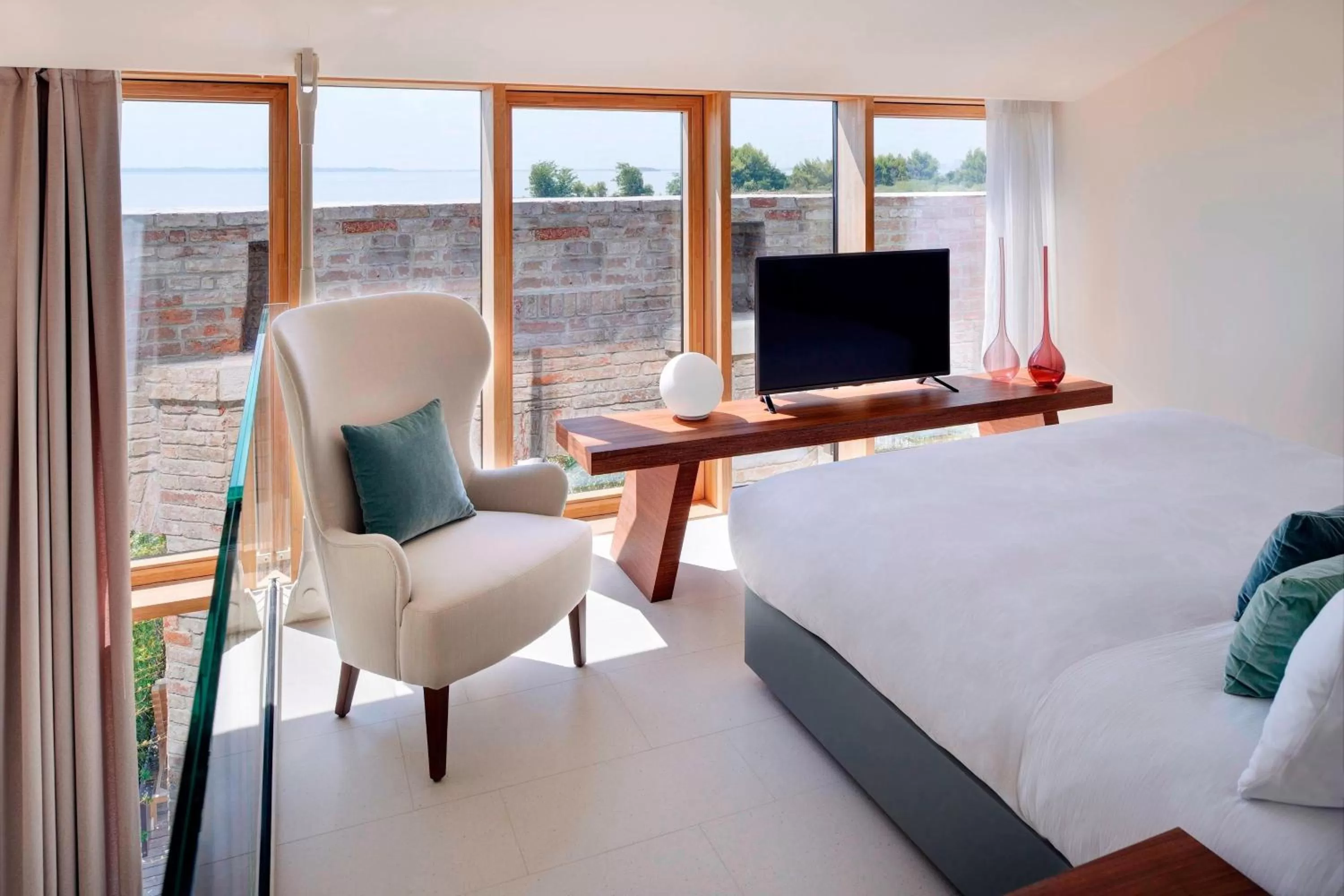 Photo of the whole room, Bed in JW Marriott Venice Resort & Spa