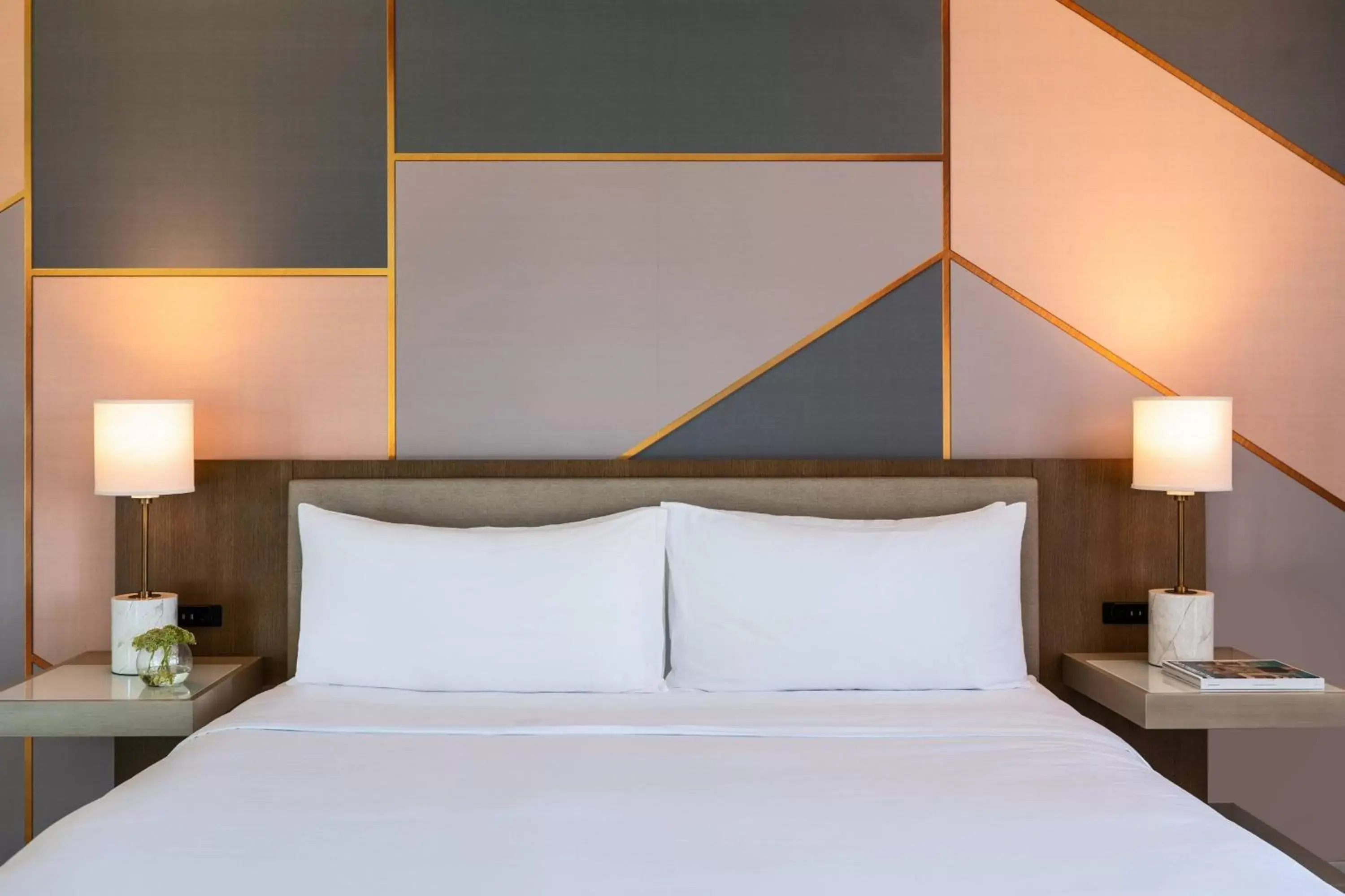 Bedroom, Bed in Renaissance Esmeralda Resort & Spa, Indian Wells
