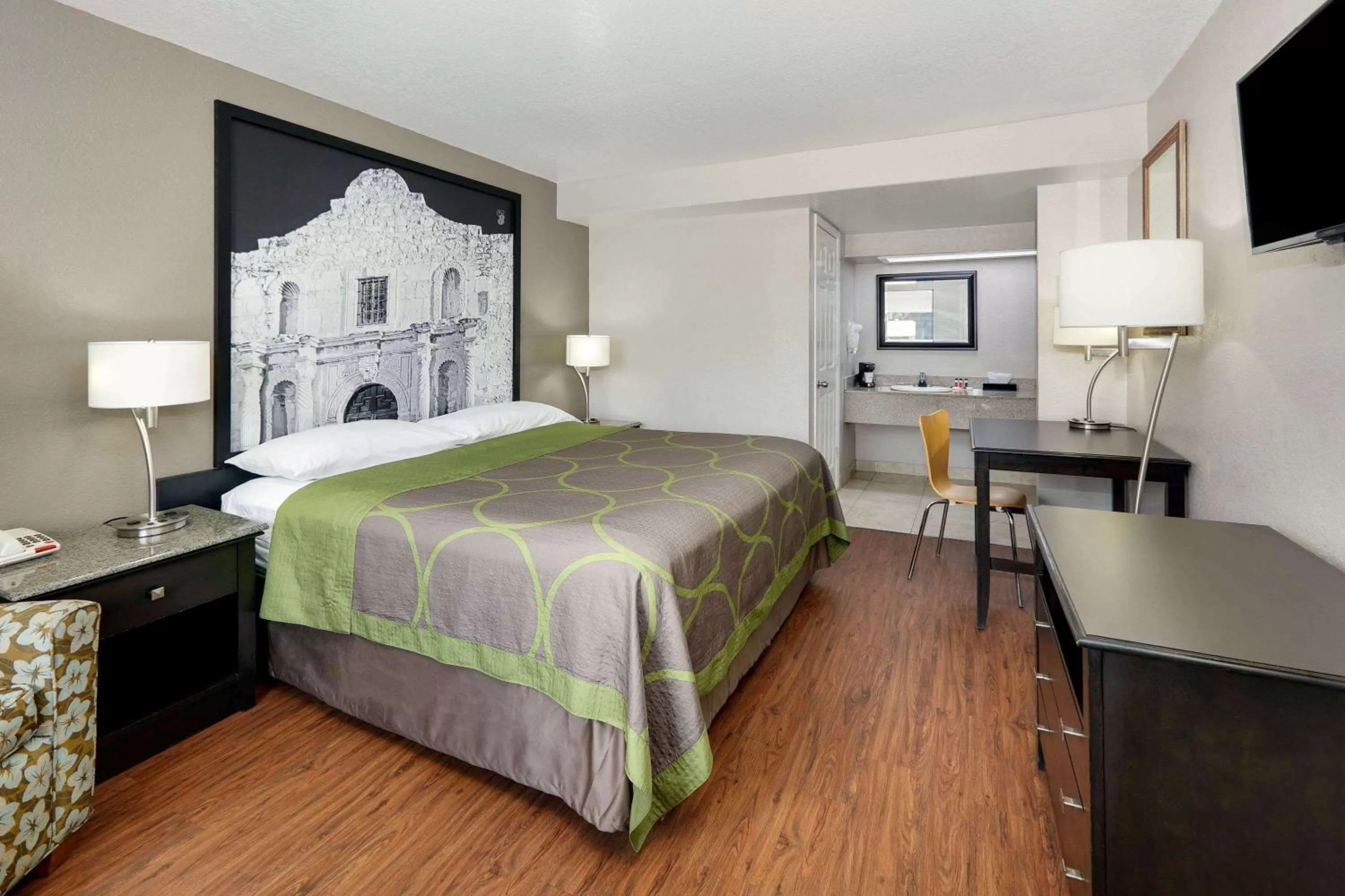 King Room with Roll-In Shower - Mobility Access/Non-Smoking in Super 8 by Wyndham San Antonio Pearl District Downtown