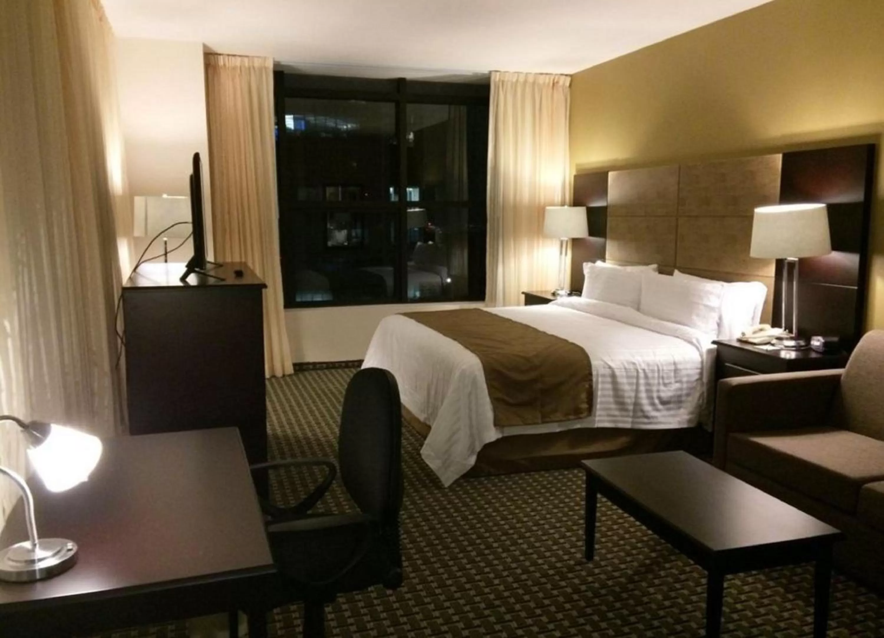 Photo of the whole room, Bed in Holiday Inn Mexico Santa Fe by IHG