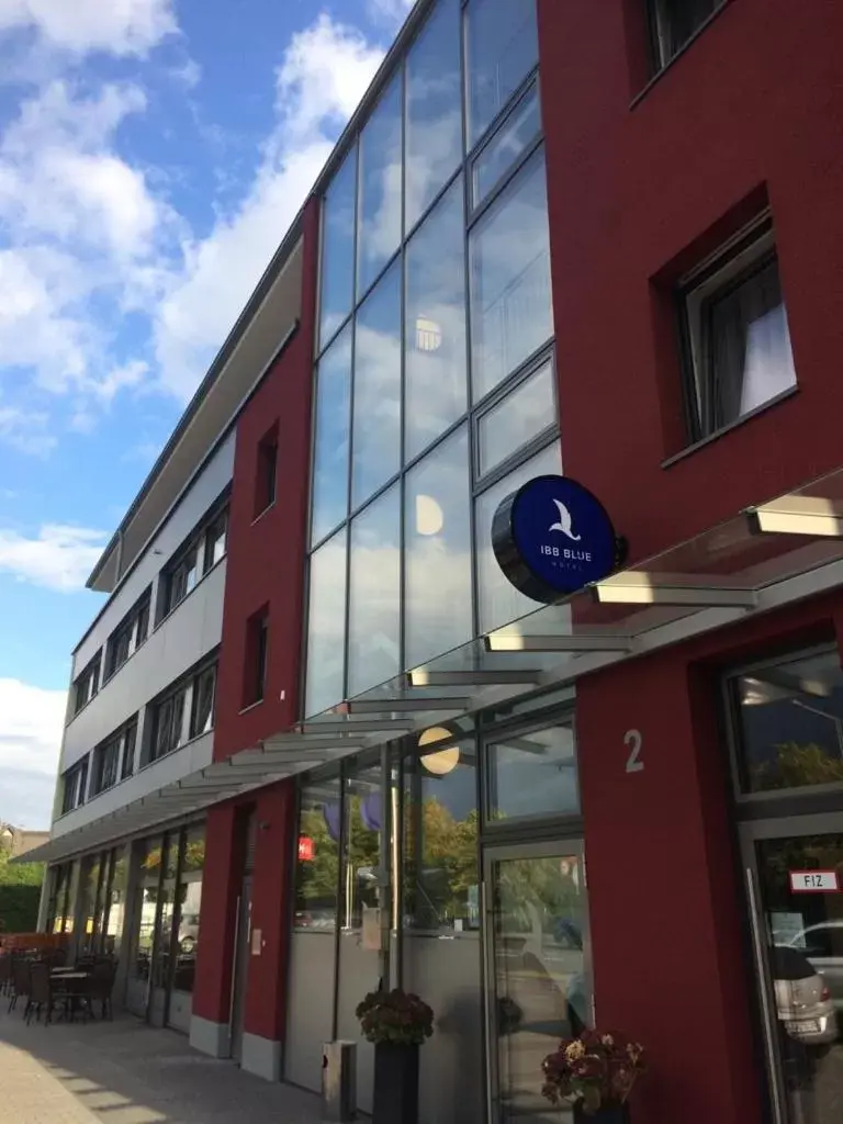 Facade/entrance, Property Building in IBB Hotel Paderborn