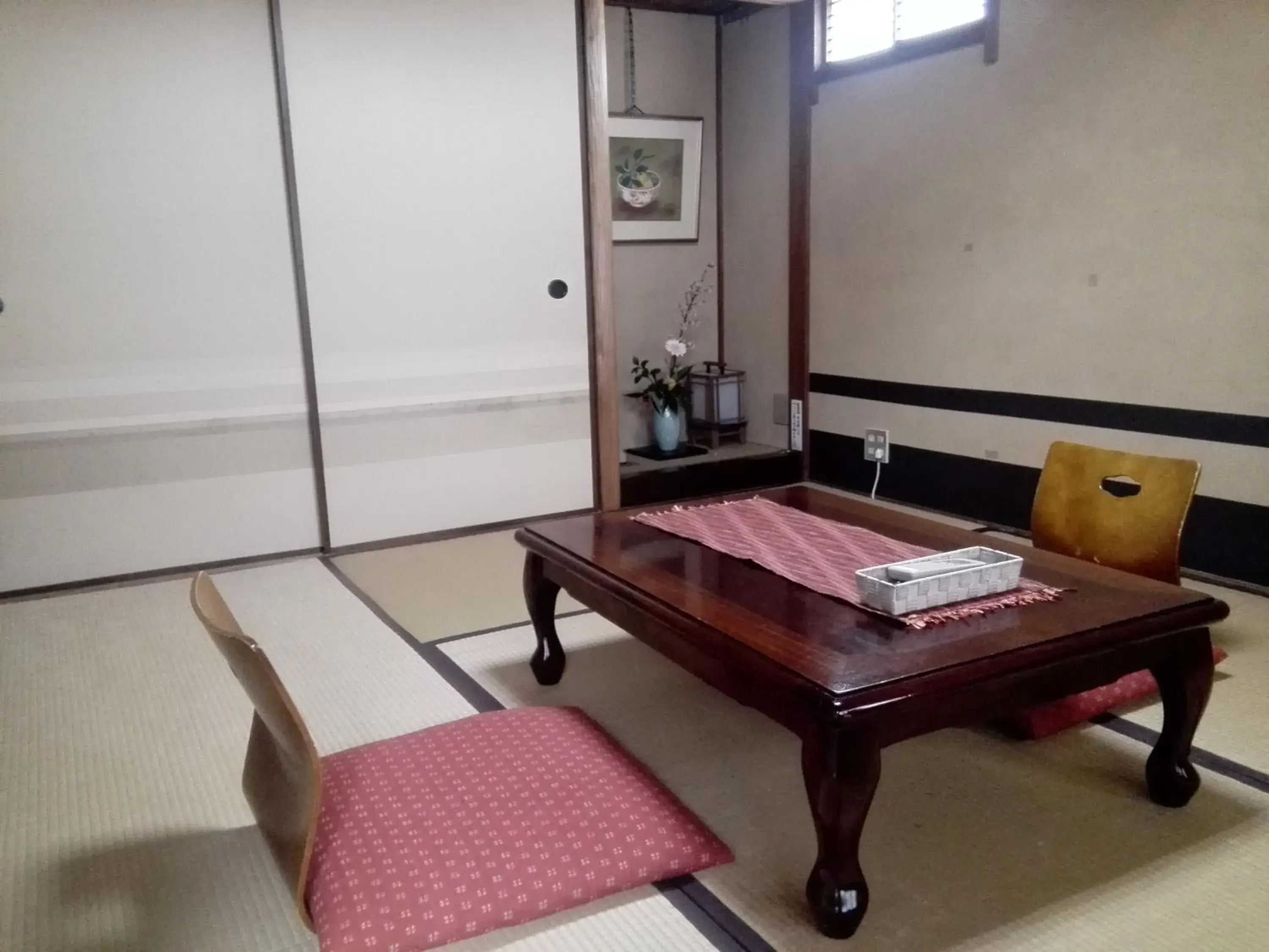 Photo of the whole room in Ryokan Nakajimaya