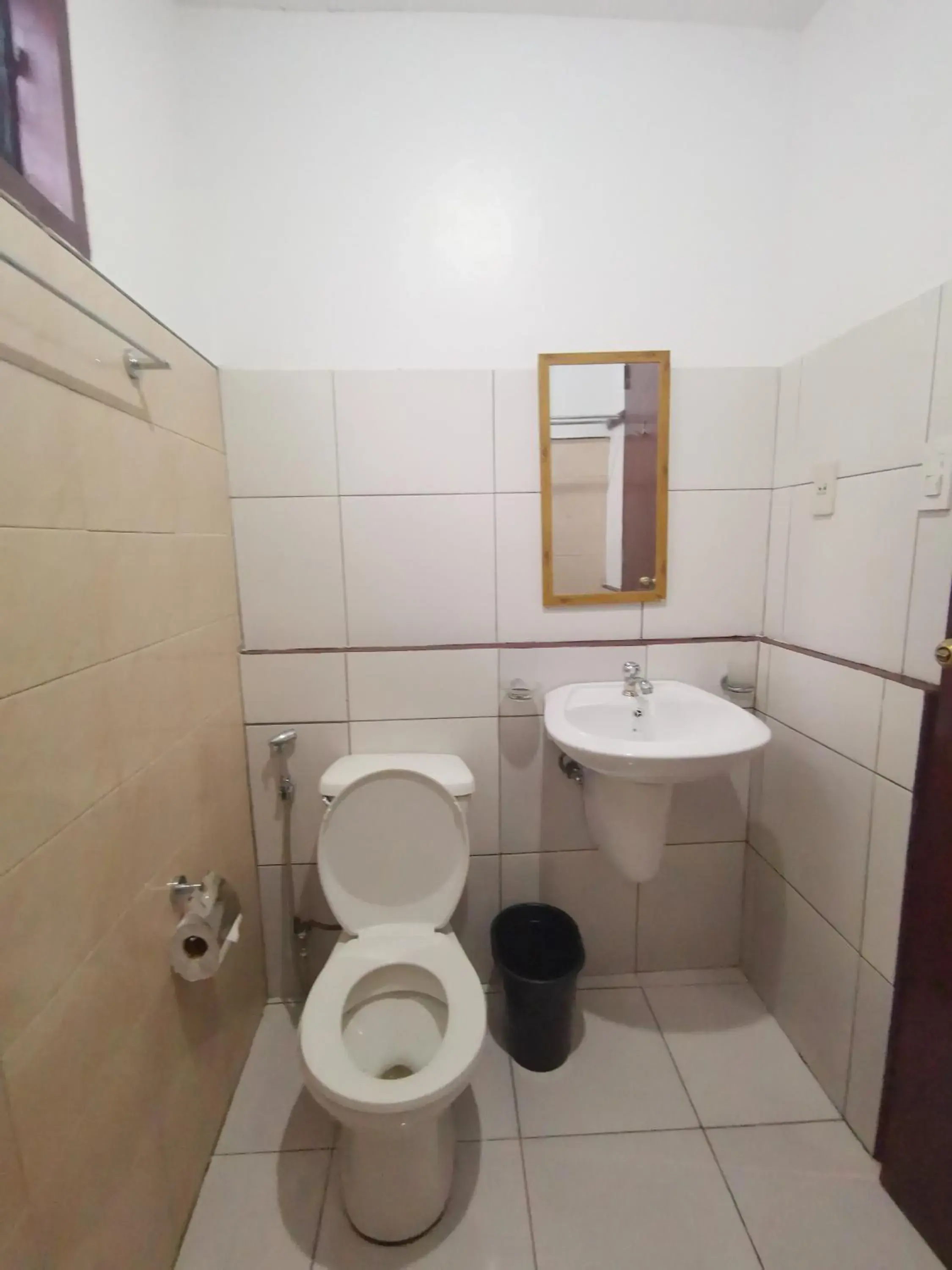 Toilet, Bathroom in El Nido One Hostel
