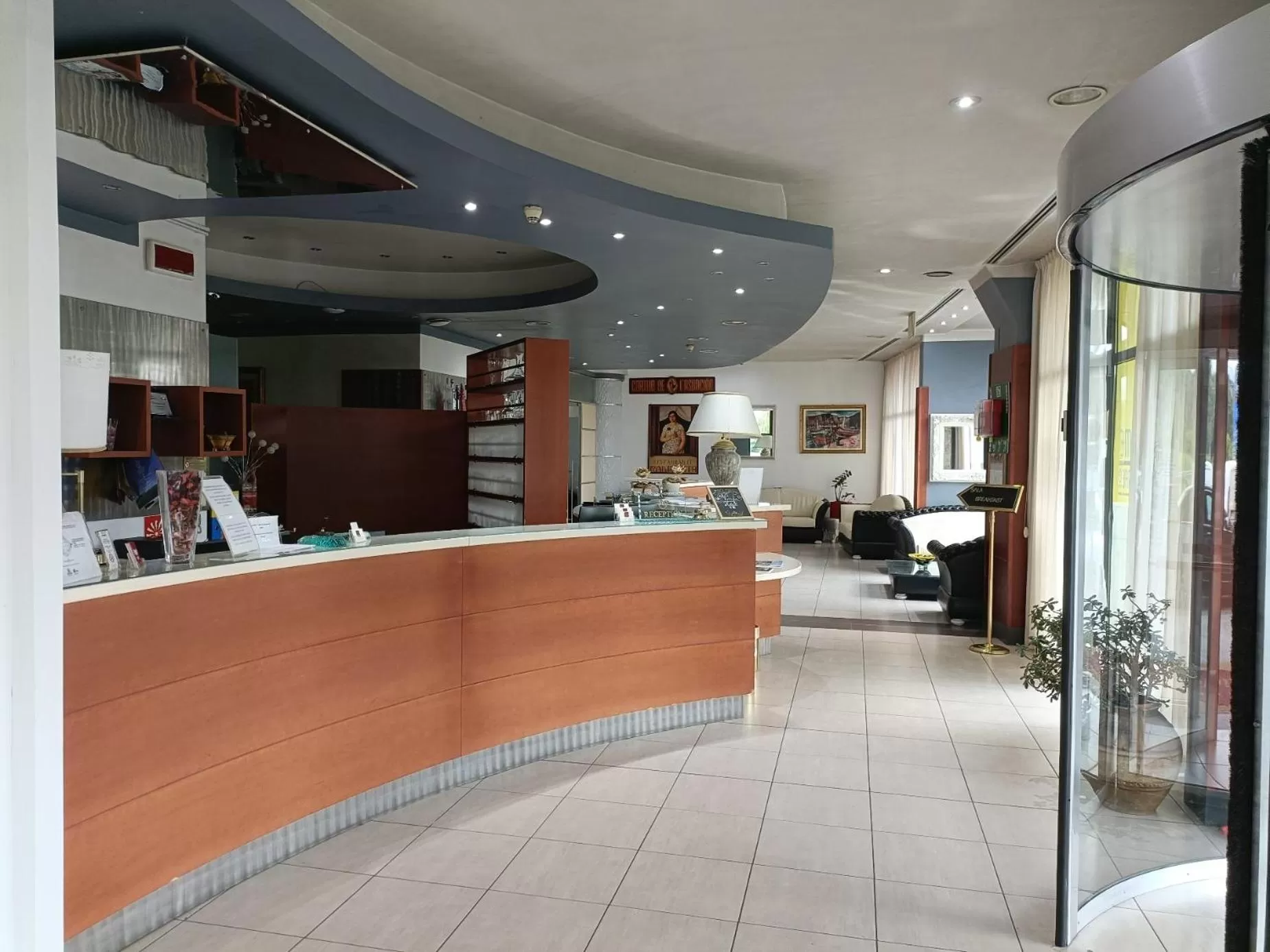 People in Green Hotel Ninfa