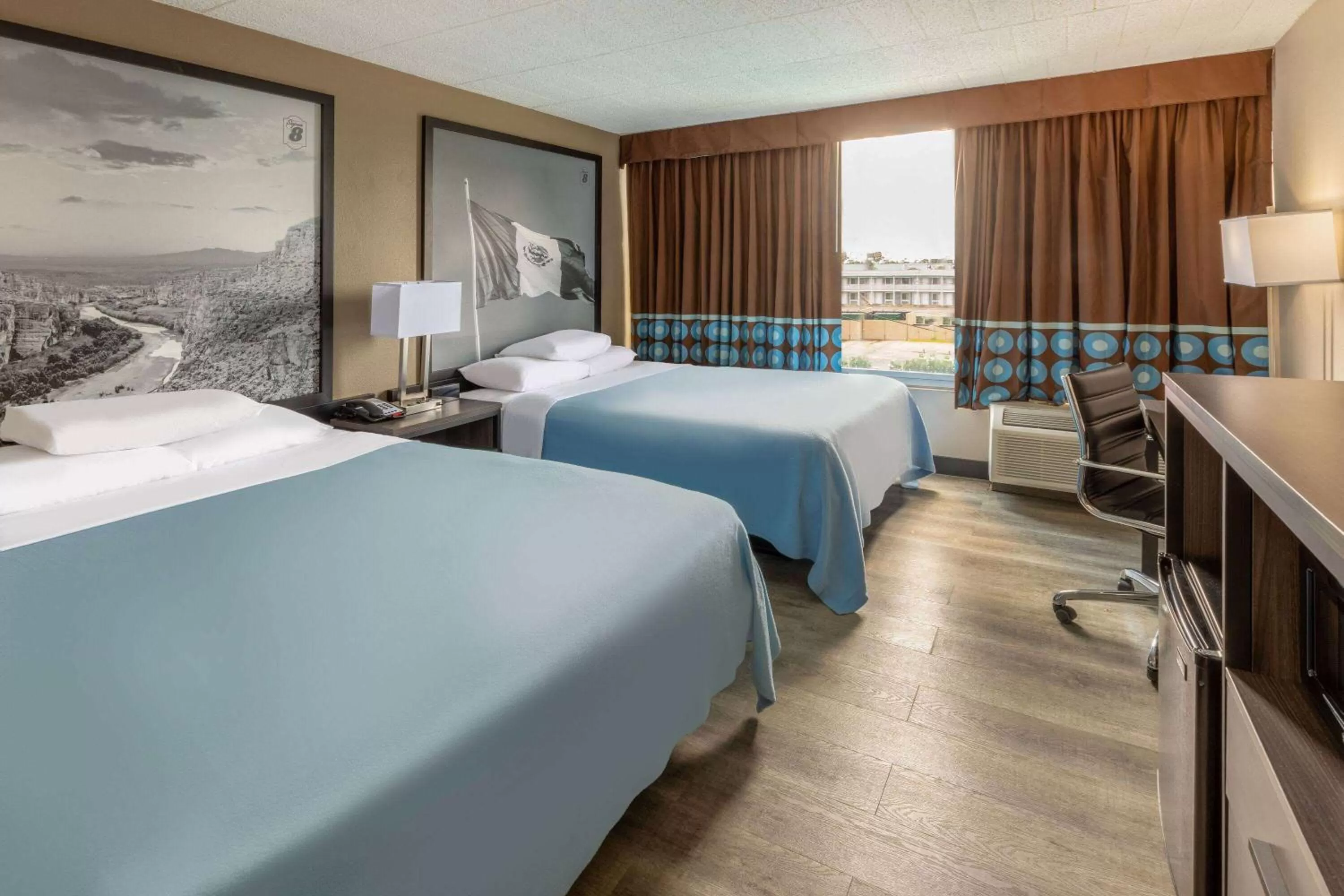 Photo of the whole room, Bed in Super 8 by Wyndham Laredo